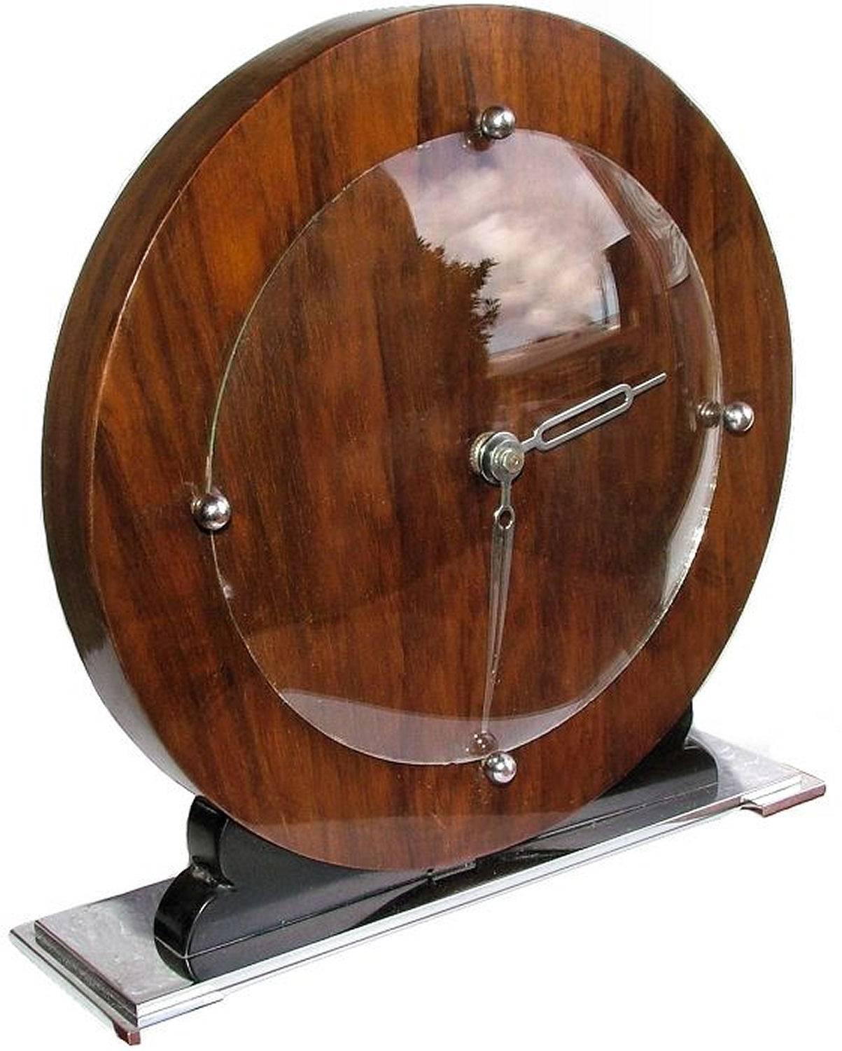 Superb and totally authentic 1930s Art Deco modernist clock. Features a walnut dial with chrome hands and fixtures covered by dome glass. All of which rests on a chrome plinth. This clock oozes style, ideal for desk or man-cave dwelling we thought!