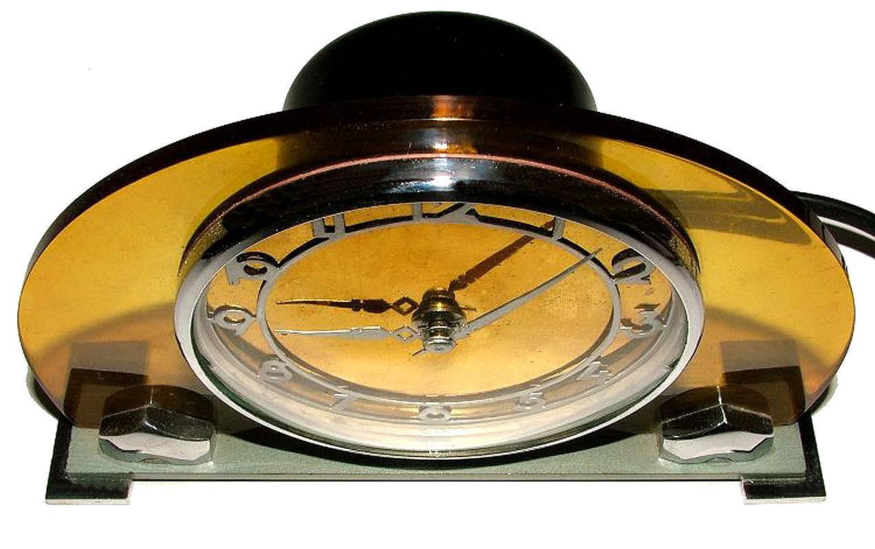 Art déco Rare horloge anglaise des années 1930 en bakélite jaune et chrome de style Art Déco moderniste en vente