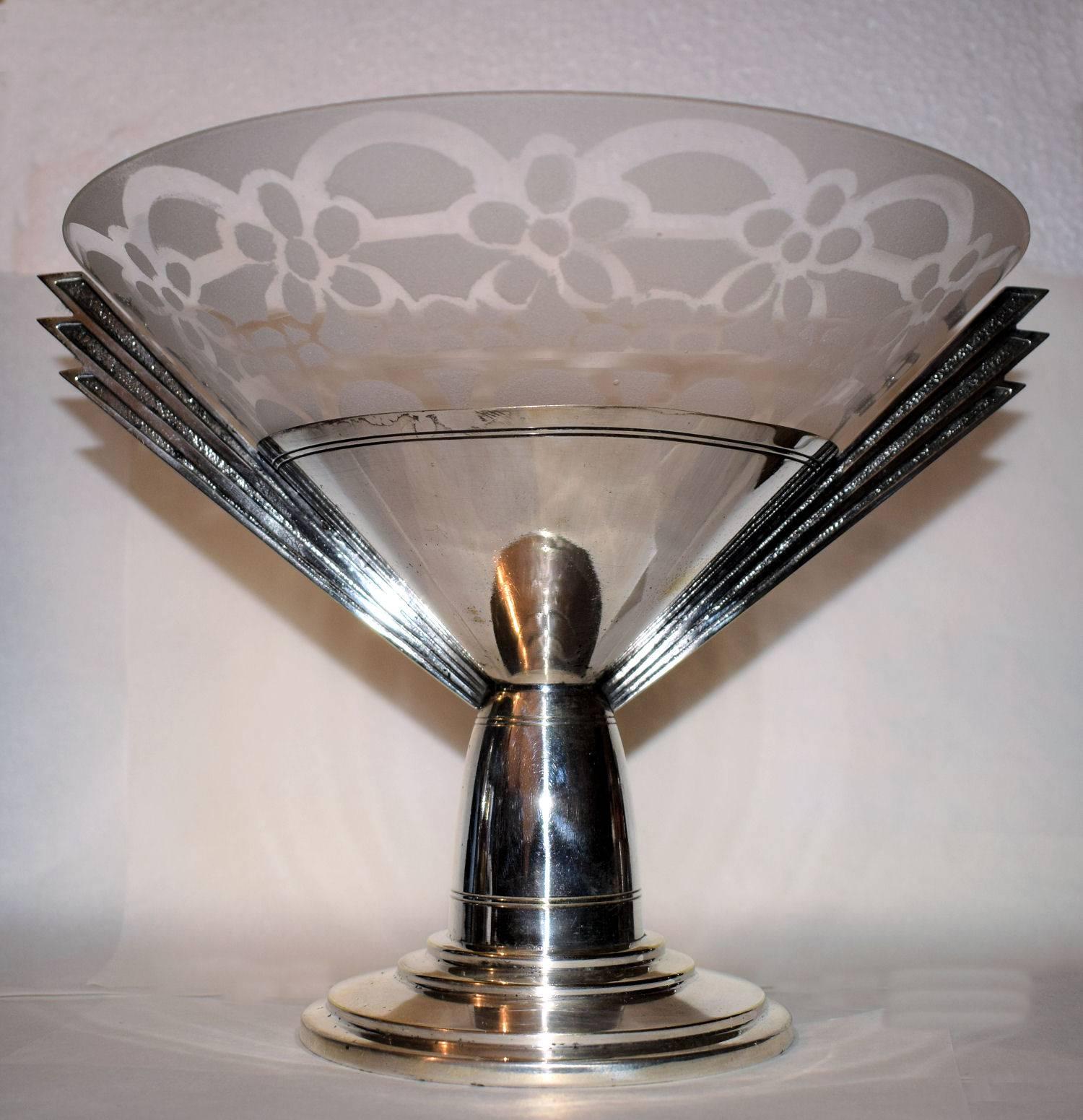 Art Deco Silver Plated Bronze and Etched Crystal Glass Coupe Bowl, circa 1930 In Good Condition In Devon, England