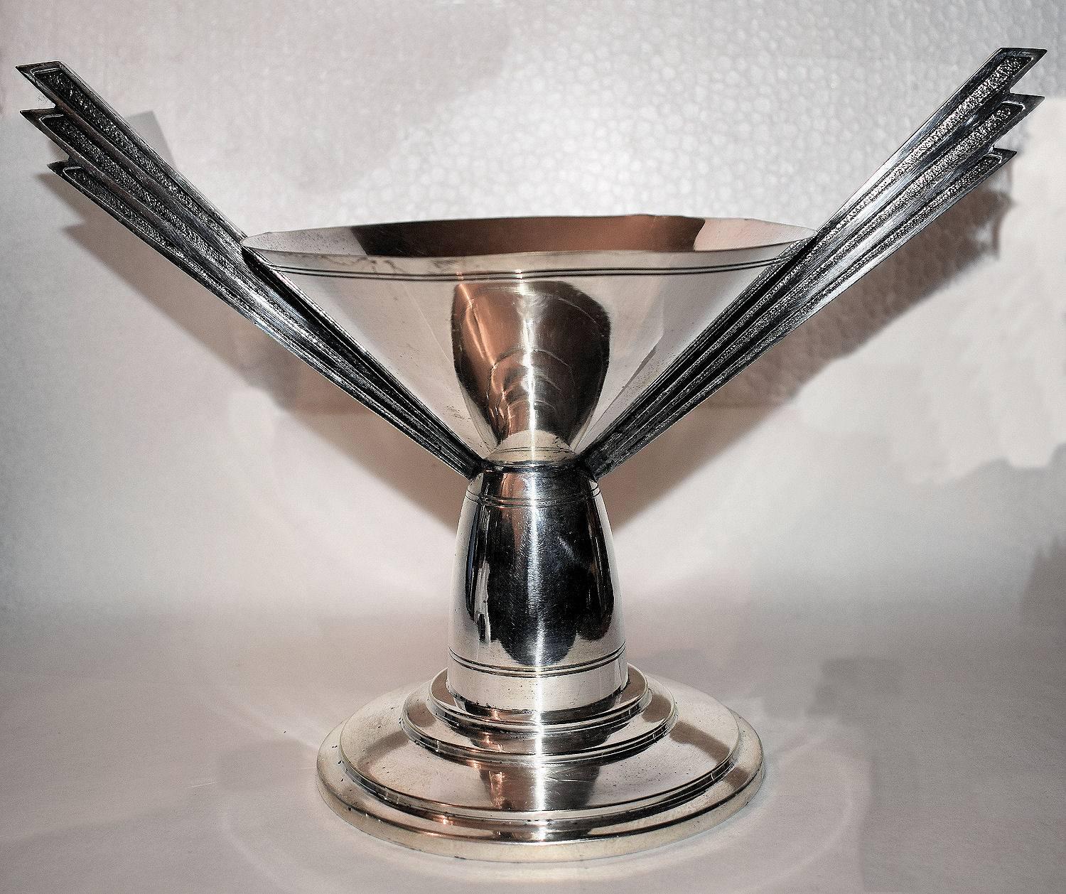 20th Century Art Deco Silver Plated Bronze and Etched Crystal Glass Coupe Bowl, circa 1930