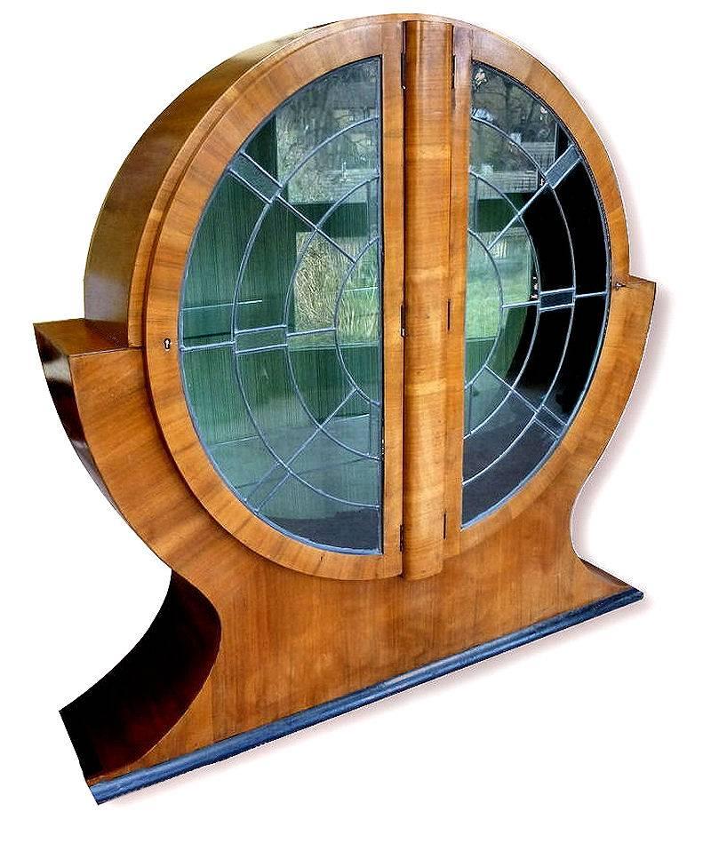 20th Century 1930s English Art Deco Circular Display Cabinet in Walnut