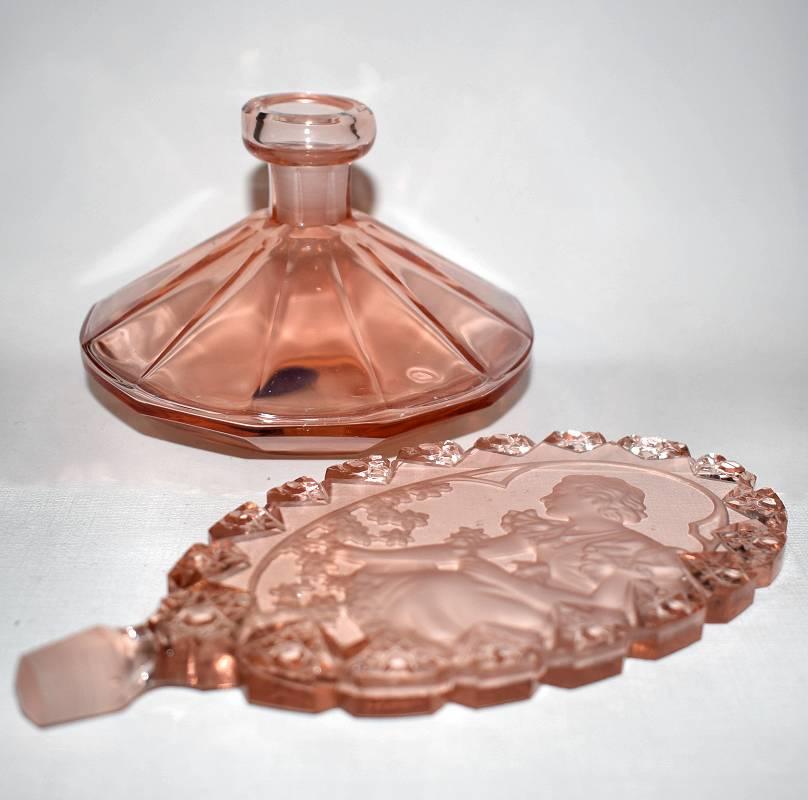 Tall Art Deco Czech Perfume Bottle in Peach Glass In Excellent Condition In Devon, England
