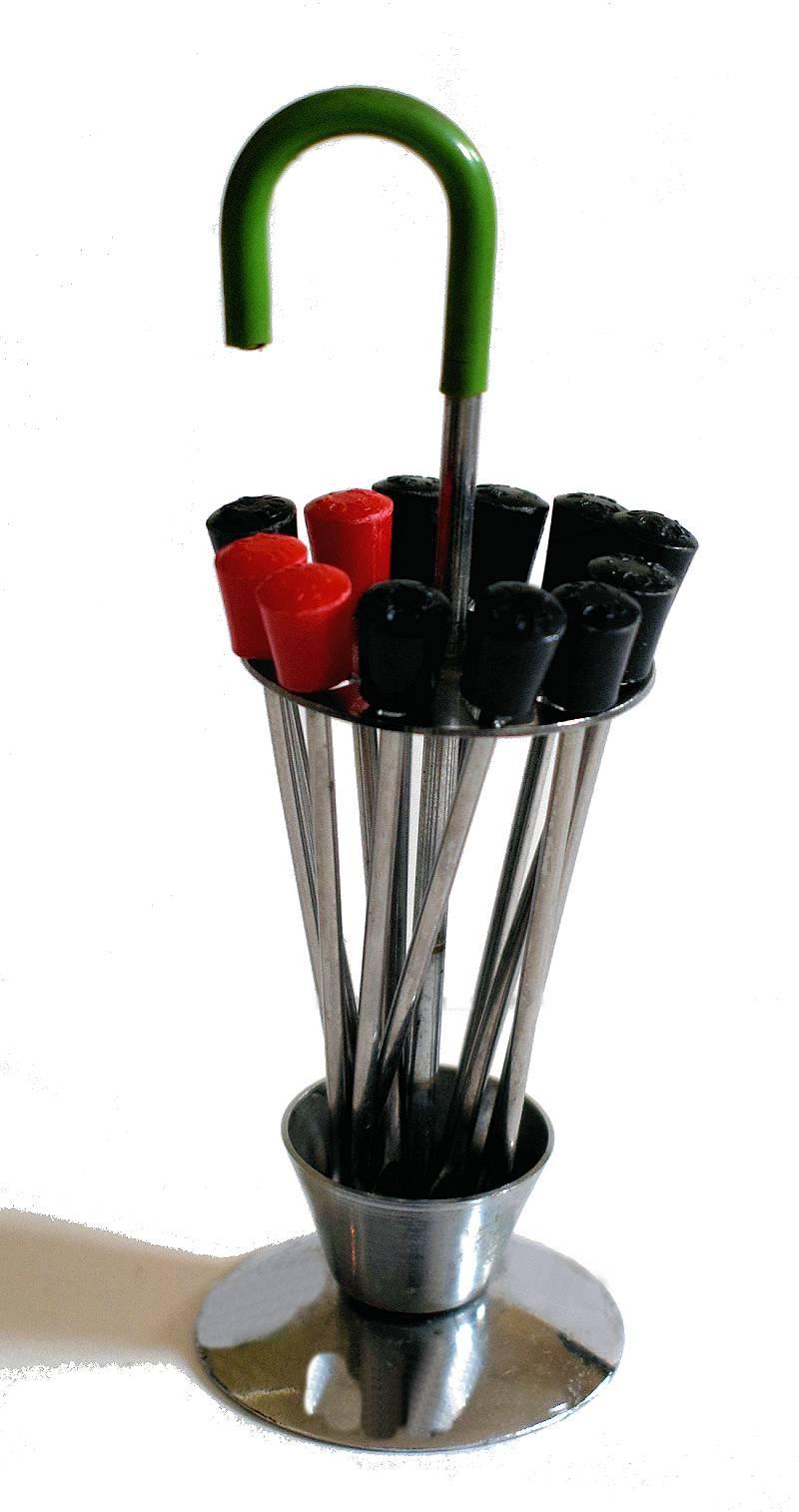 Charming Art Deco novelty cocktail sticks in the form of an umbrella. The whole piece is made from colored bakelite and chrome. Condition is excellent, no flaws to mention. Originates from France and ideal to add to your barware collection.
