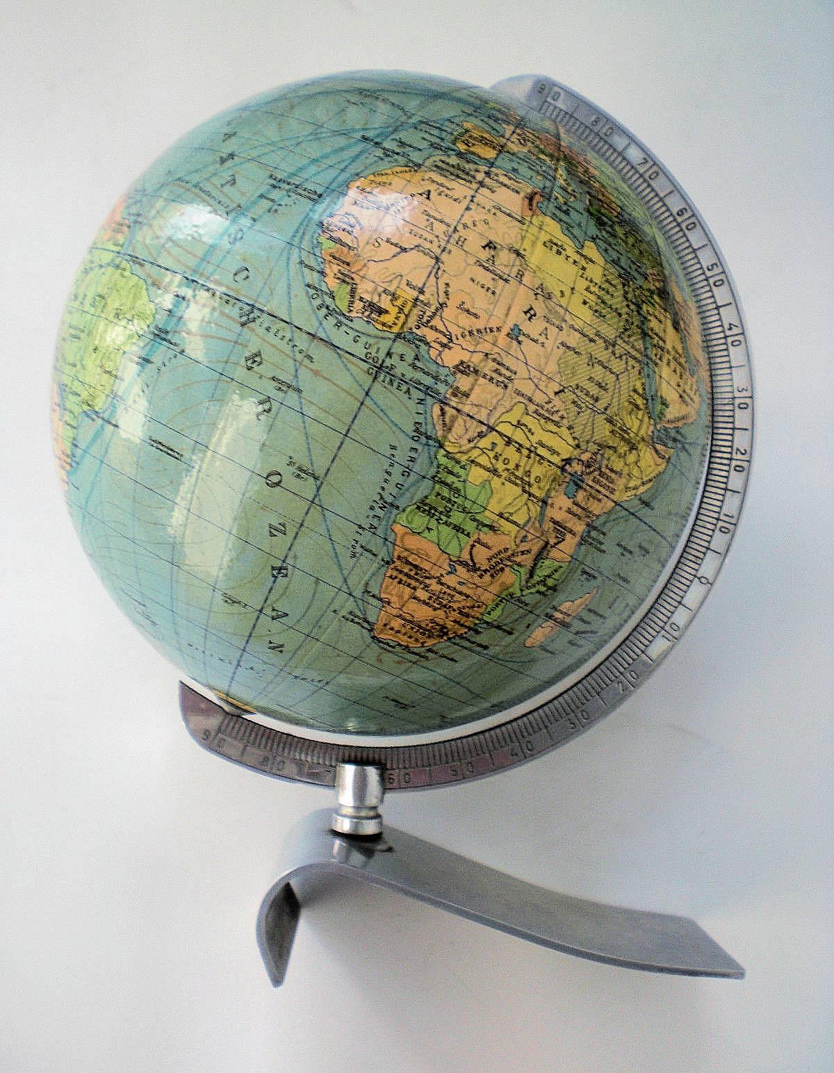 Charming and totally authentic and original Art Deco 1930s Atlas globe by Paul Oestergaard K.G. Berlin and Stuttgart Edited by Kartograph W.Kaden of Germany. Ideal size for a desk. These globes are so fascinating to look at. The globe fully rotates