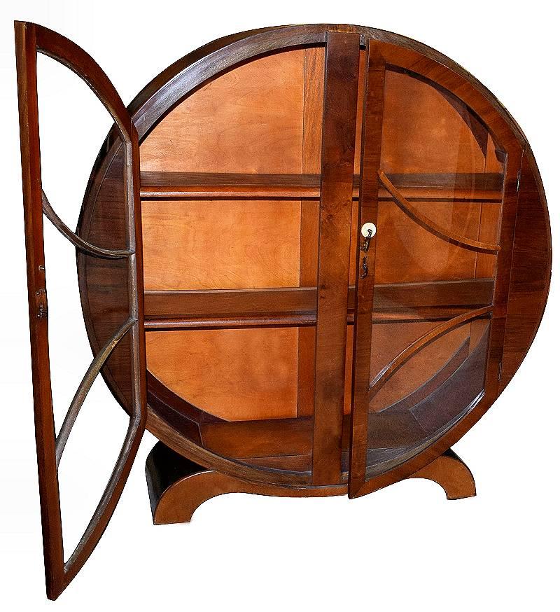 Every Art Deco interior should have one of these bad boys! An English 1930s Art Deco circular display cabinet of high quality in beautiful walnut veneer. Ample storage with three generously sized internal shelves to display your collection or books.