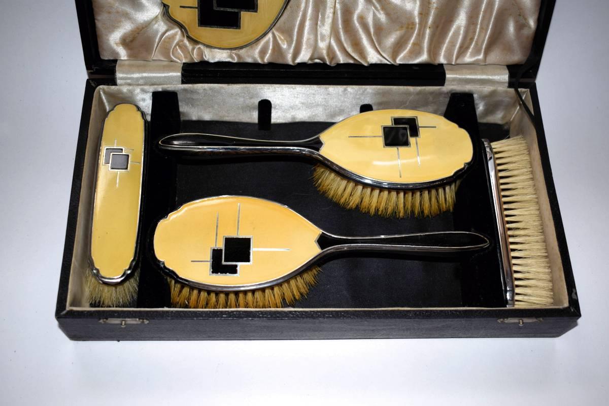 Rare Ladies 1930s Art Deco Dressing Brush Box Set In Good Condition In Devon, England