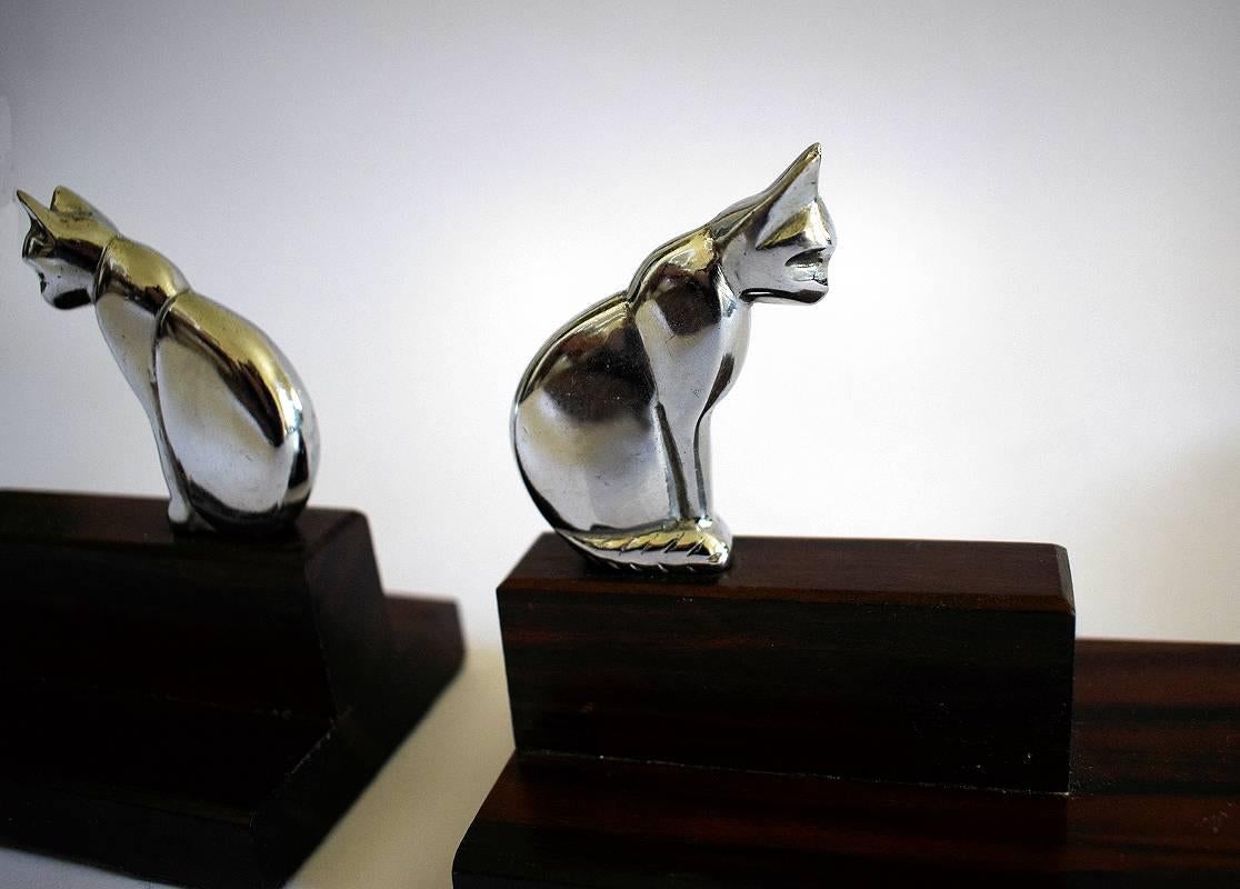 Fabulous pair of original 1930s Art Deco chrome bookends with stylised cats marked BRONZE on each one. Both are mounted on Macassar ebony wood. Condition is excellent in both the chrome and wood. Height 10 cm, length 11.3, depth 6.7.
