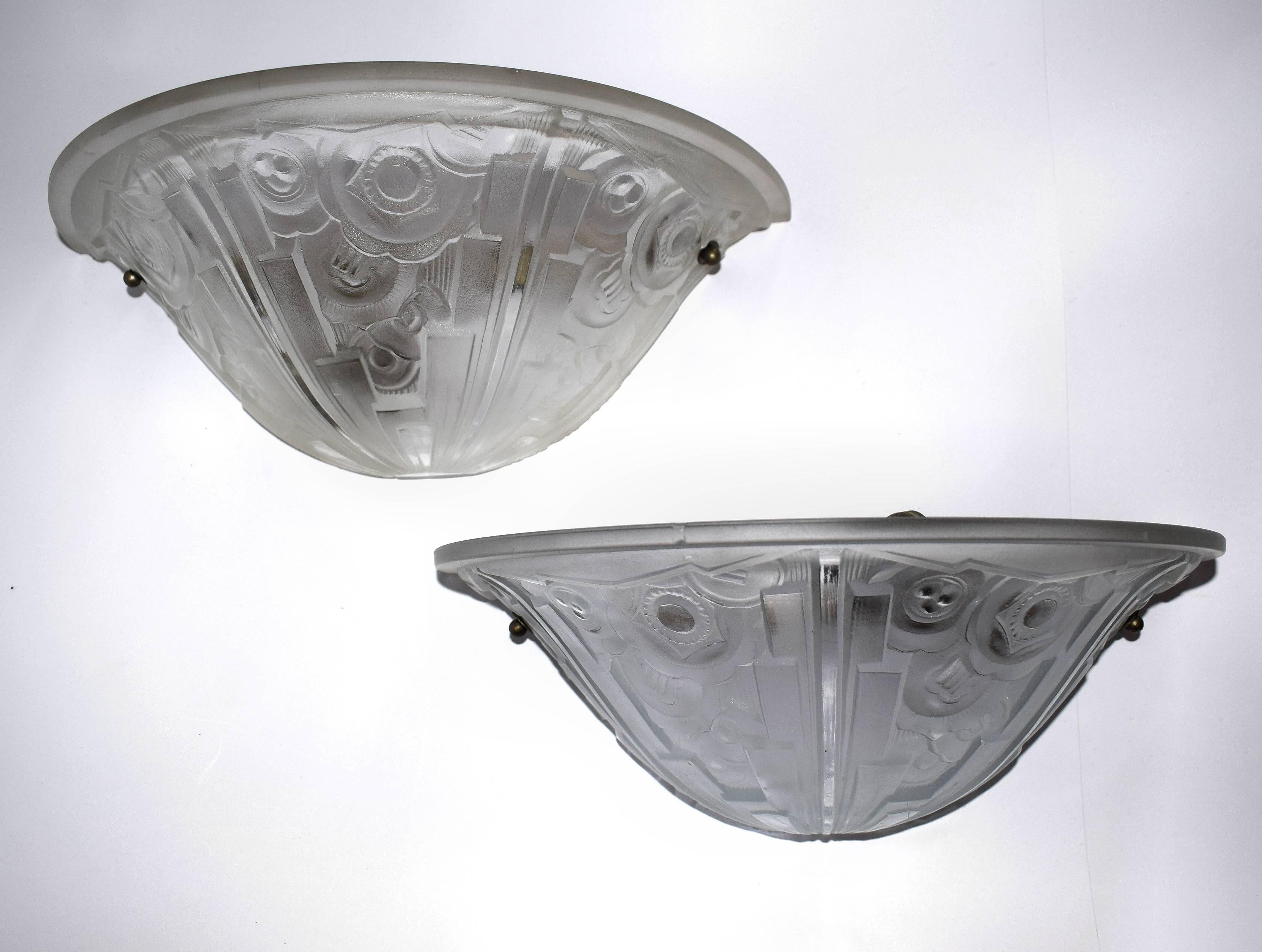 Pair of French Art Deco Glass Wall Light Sconces In Good Condition In Devon, England