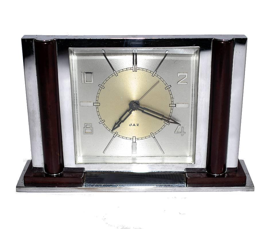 Very stylish 1930s Art Deco chrome and bakelite clock by the French manufacturers Jaz. Deceptively weighty time piece showing the quality that one expects from this maker. In full working order and in excellent condition this is an ideal clock for