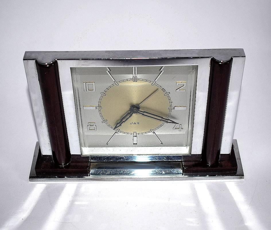 Art Deco Chrome and Bakelite Jaz Clock In Good Condition In Devon, England