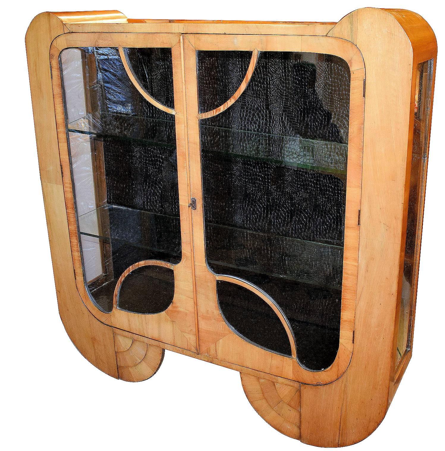 For your consideration is this high styled 1930s Art Deco modernist display cabinet. This cabinet is in a very desirable blond walnut veneer and so will easily integrate with modern furnishings if so desired. Ideal for show casing your collections,