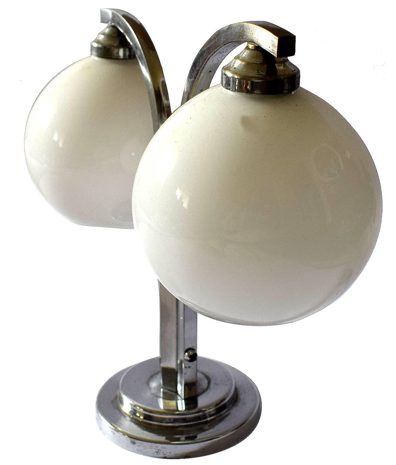 Originating from France is this very stylish 1930s Art Deco Modernist table lamp. Looks as equally attractive switched on or off. Features a chrome circular stepped base with central chrome column. Condition is very good with just normal expected