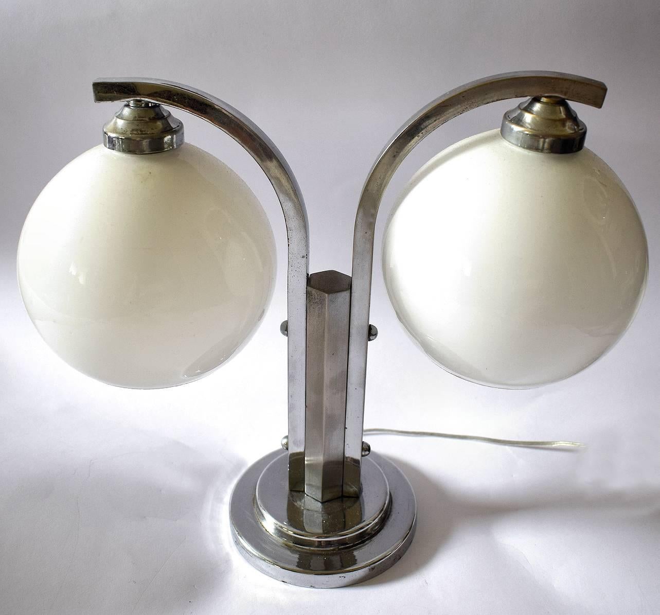 Art Deco Modernist Double Shade Table Lamp In Good Condition For Sale In Devon, England