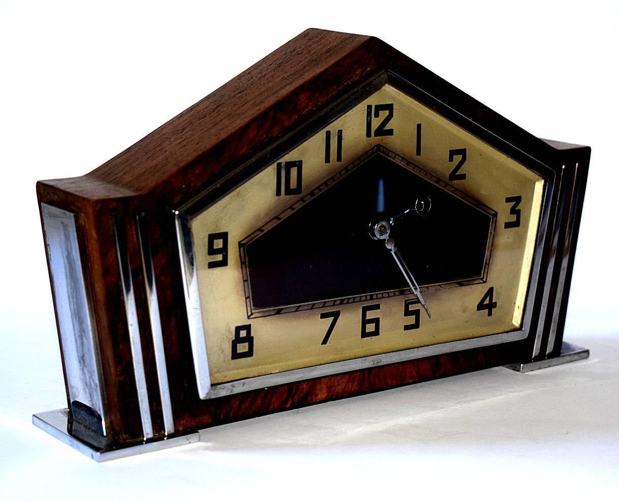 Very stylish 1930s English Walnut and chrome clock. Fully serviced by our horologist this 8 day clock keeps very good time and has a mellow tick. We've had the case re polished and the chrome cleaned up and so comes to you in excellent condition.