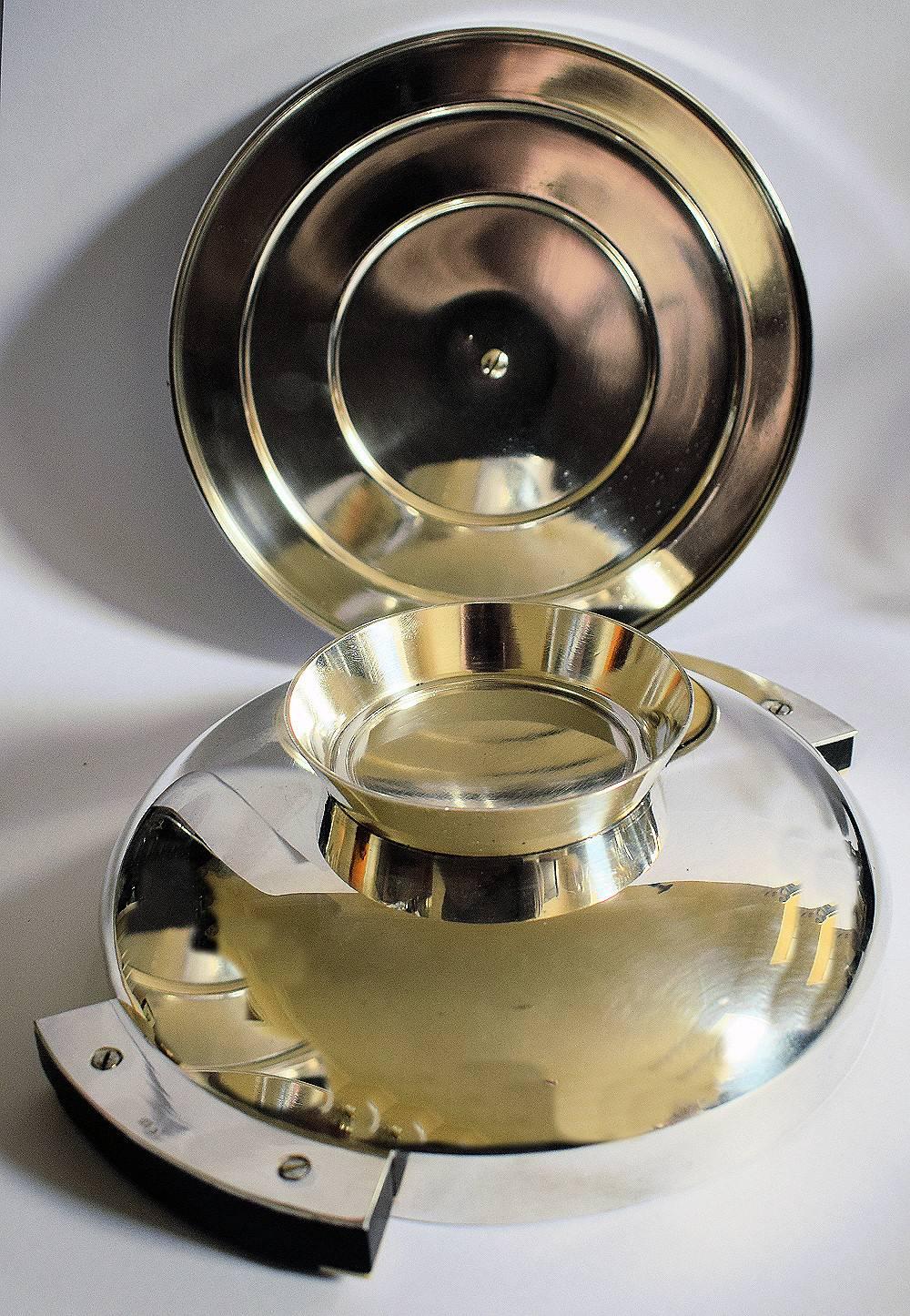 High style modernist sliver plate lidded serving dish. An original Art Deco piece with Palisander and bakelite detail on the curved handles. Measure: The bowl is 20 cm in diameter not including the handles. Condition is excellent as you can see from