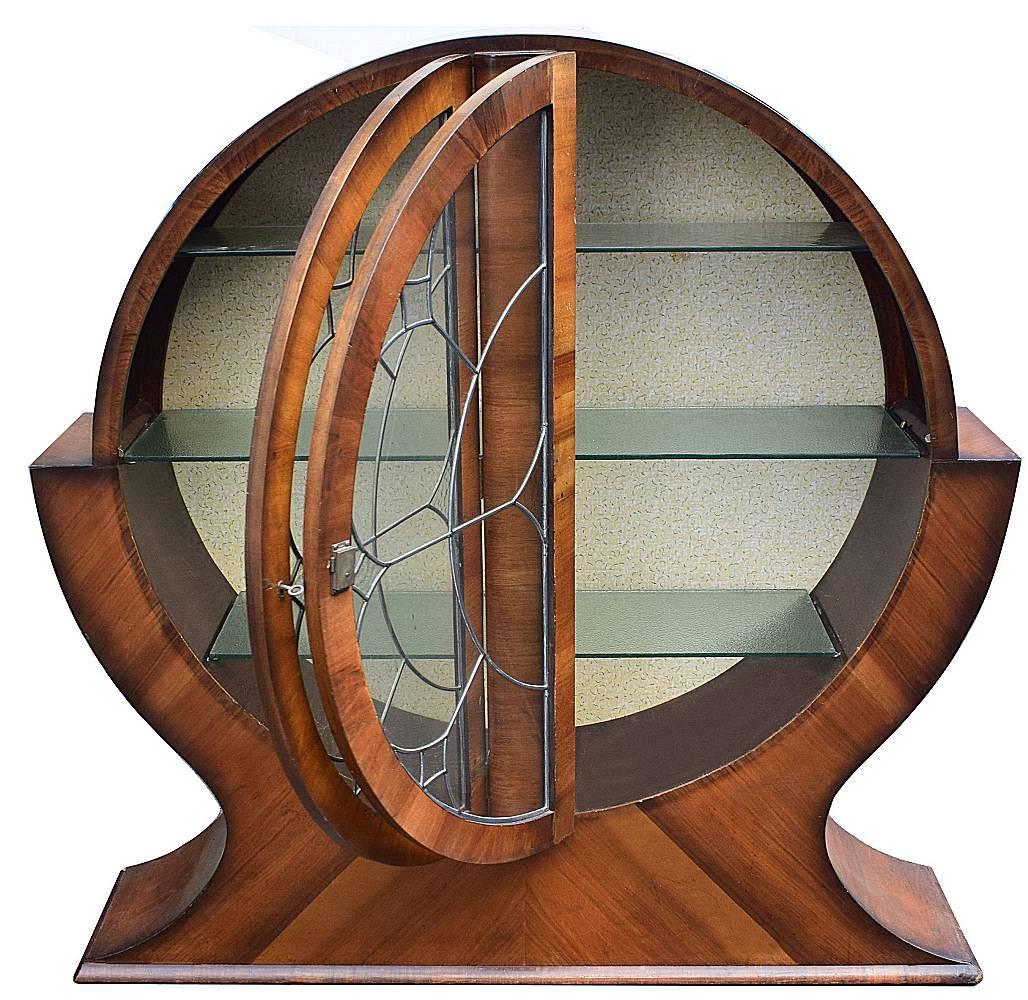 1930s English Art Deco Circular Display Cabinet in Walnut 1