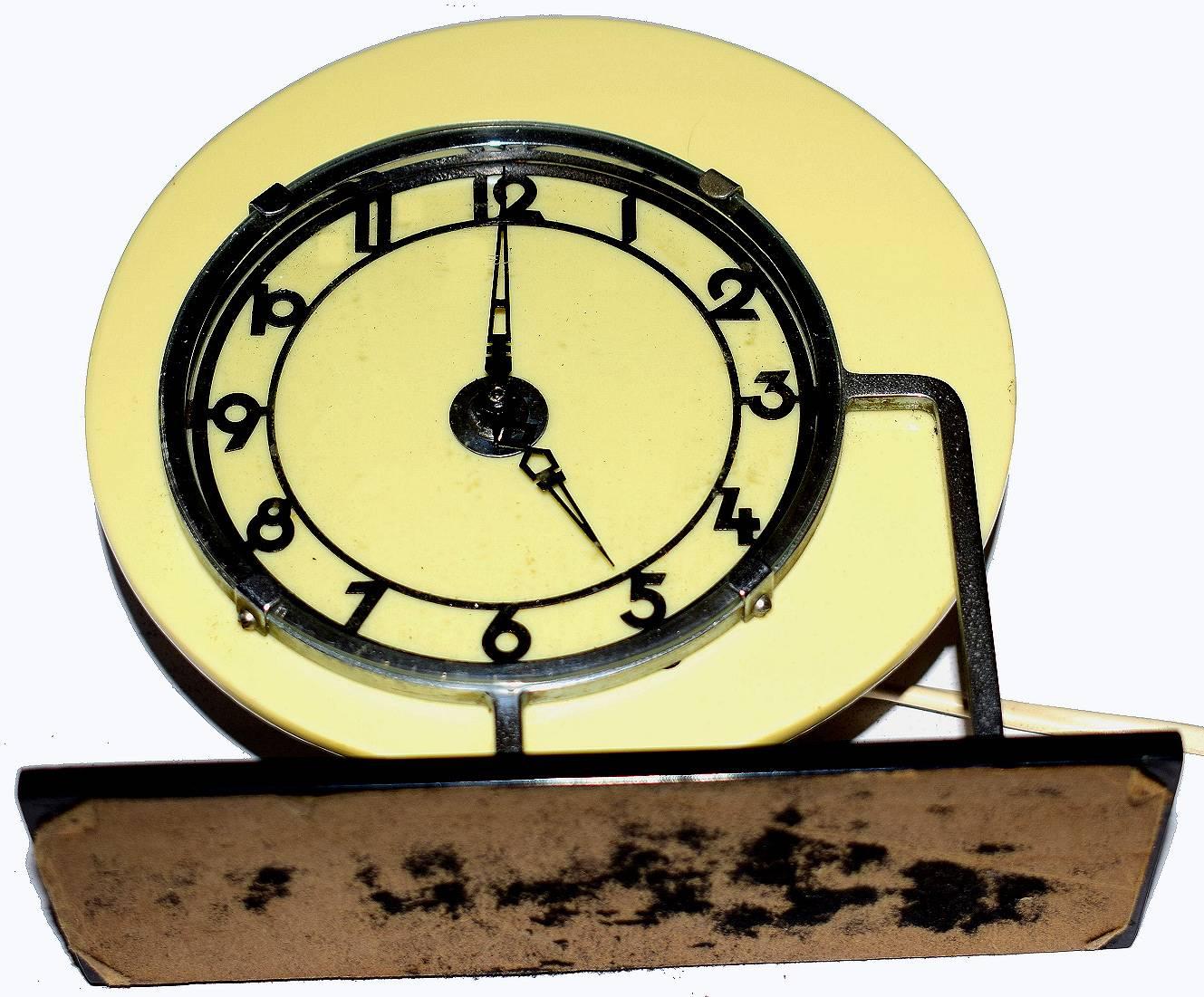 Art Deco Modernist English Clock by GEC In Excellent Condition In Devon, England