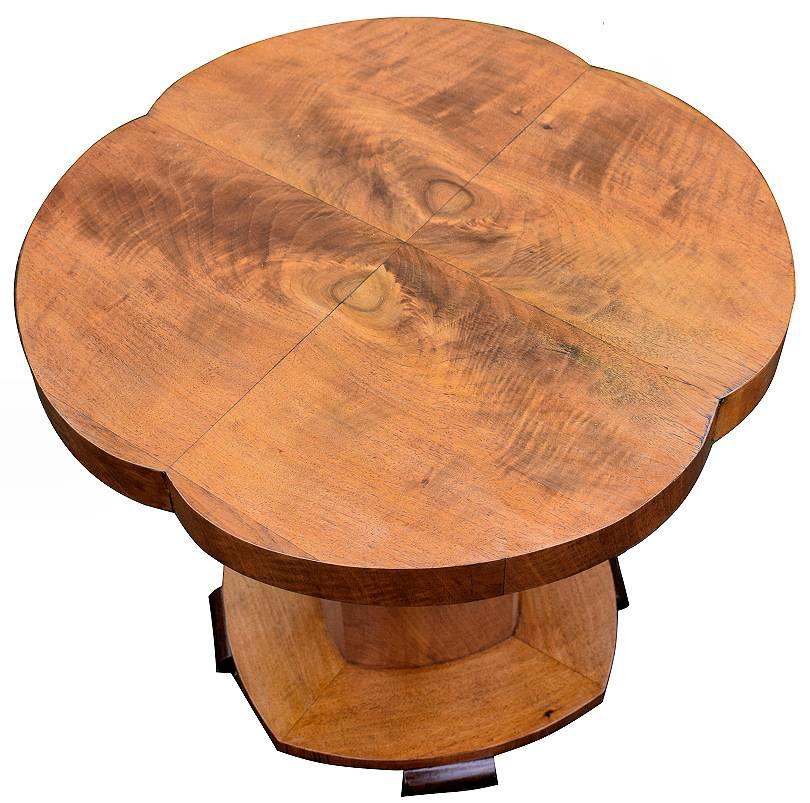Very attractive 1930s English walnut occasional table. Ideal for informal living area. Unusual design with the top have quarter book page veneer with a scalloped flower edge to the sides. Mid tone warm walnut veneers with light figuring. We've had