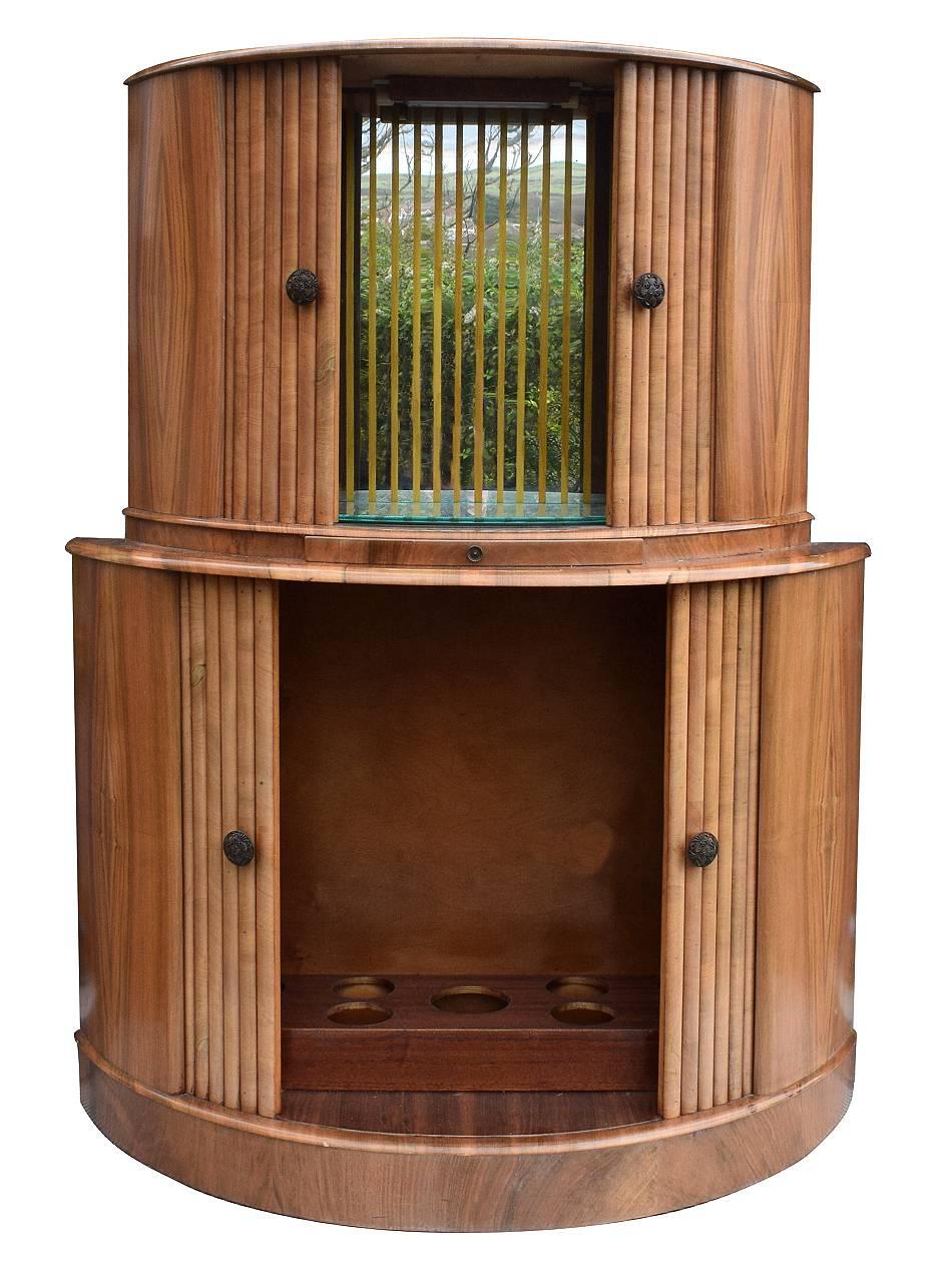 Gorgeous and original 1930s Art Deco cocktail cabinet in figured walnut. This cabinet really is stunning, featuring a storage area for bottles at the bottom and glasses etc at the top. The top part of the cocktail cabinet has an all mirrored