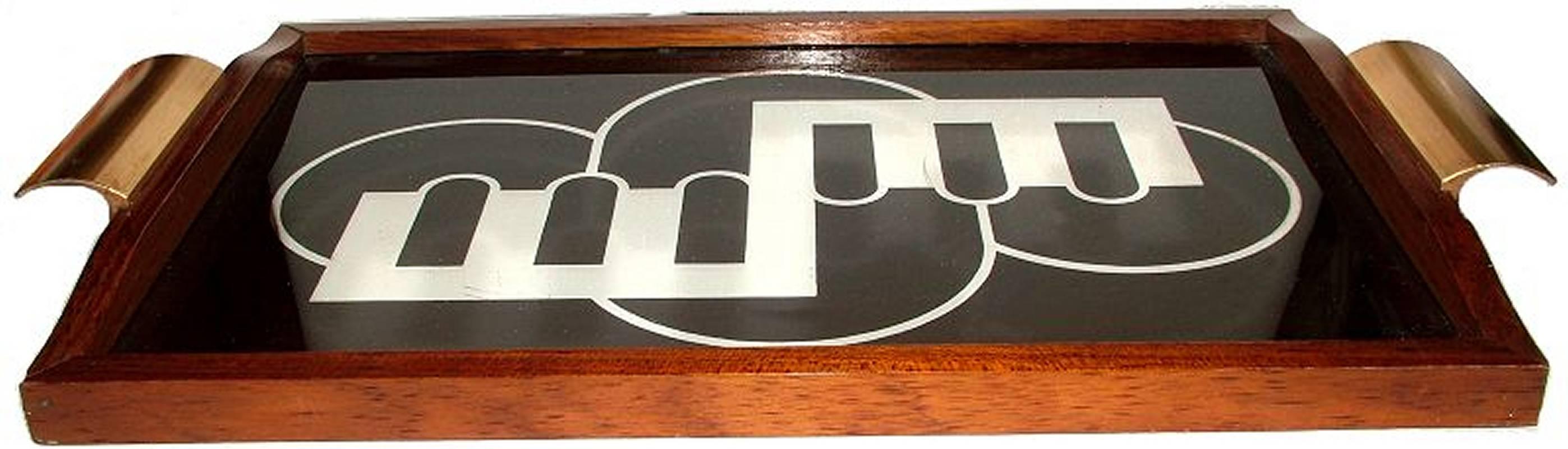For your consideration is this 1930s Art Deco drinks tray with a fabulous reverse painted geometric design. Condition is excellent with no damage to report. Ideal size for modern use and perfect also for using as display.
