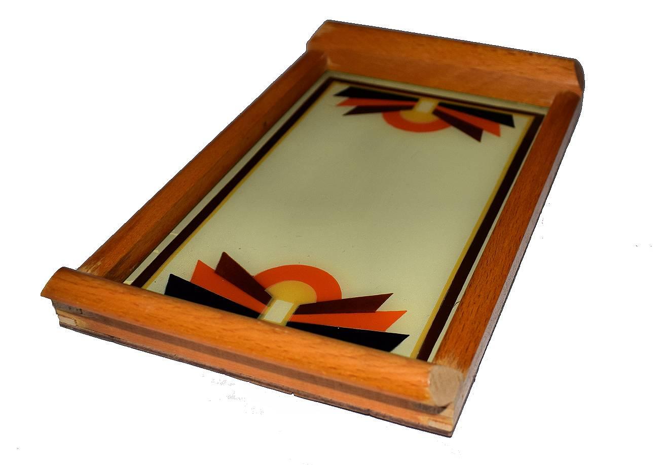 A cute size and original 1930s German Art Deco tray featuring a lovely reverse painted design on glass. Condition is very good. Very distinctive Deco motif. Ideal for displaying your barware or serving cocktails!