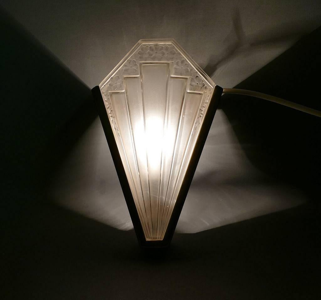 Matching Pair of Art Deco Wall Light Sconces In Good Condition In Devon, England