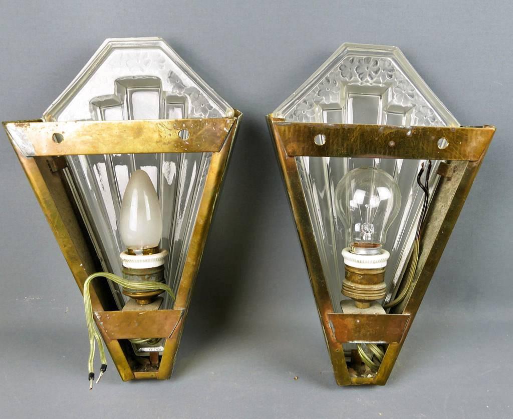 20th Century Matching Pair of Art Deco Wall Light Sconces