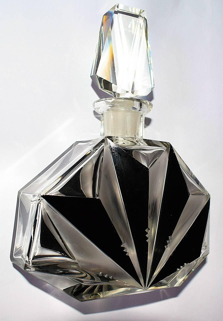 Oozing quality is this original 1930s Art Deco decanter in thick cut-glass with enamel decoration. Quite weighty for it's size. Condition is excellent with no flaws or damage to note.