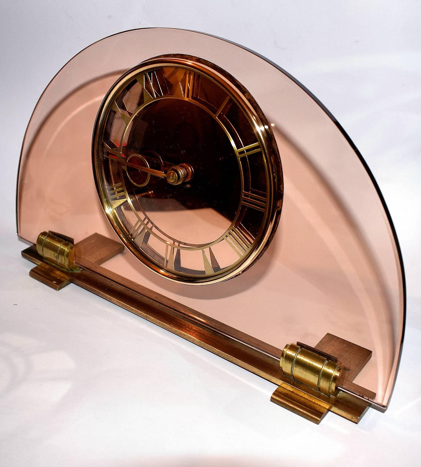 Large 1930s Art Deco Peach Glass Mantle Clock In Good Condition In Devon, England