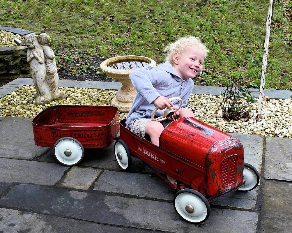 Englisches 'Duke' Kinder-Tretauto von Triang mit Tri Trailer (Moderne der Mitte des Jahrhunderts)