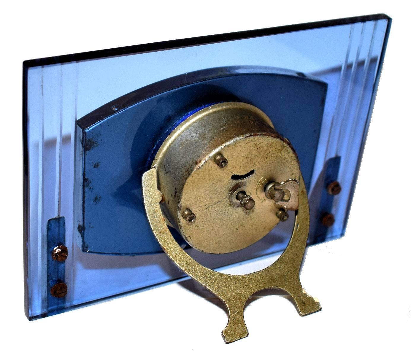 Art déco Horloge Art Déco anglaise des années 1930 en verre bleu et chrome par Enfield en vente