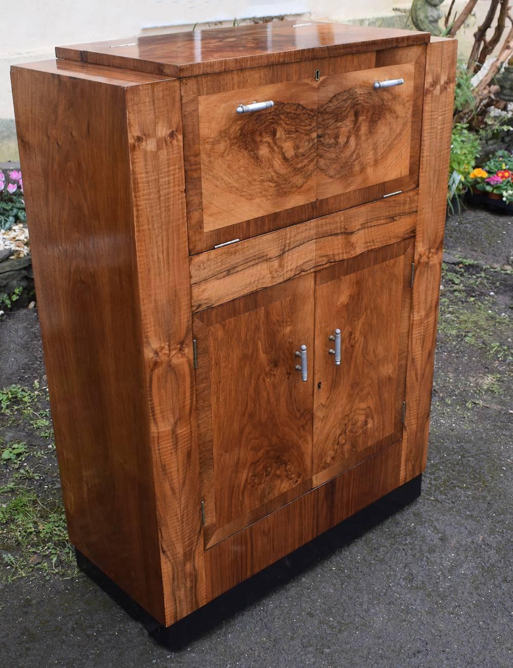 English Art Deco Fitted Burr Walnut Cocktail Cabinet or Dry Bar 1