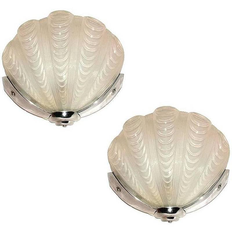 1930s Art Deco Opaque Pair of English Shell Wall Light Sconces In Good Condition In Devon, England