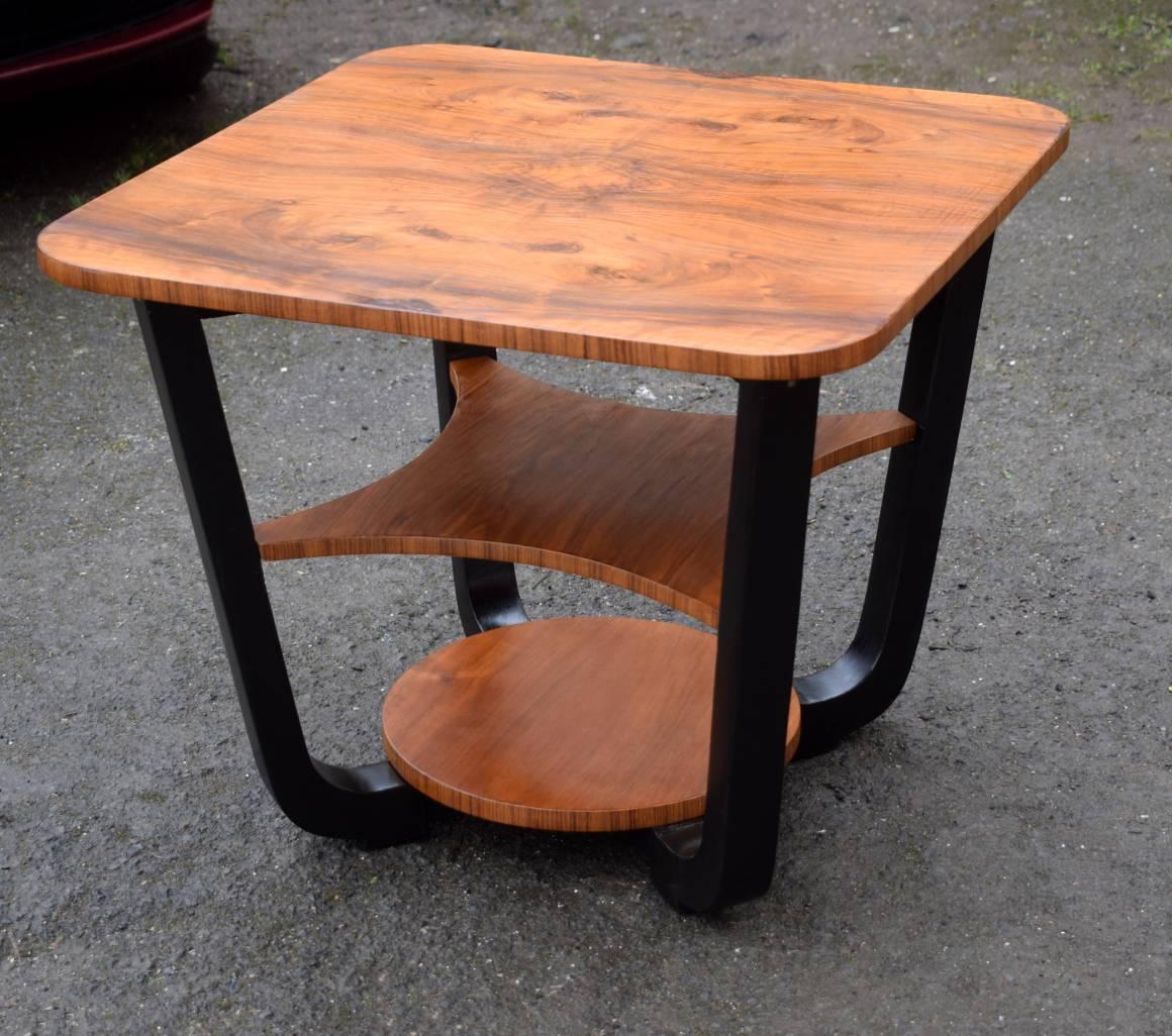 Art Deco Occasional Table in Figured Walnut, English , circa 1930 In Good Condition For Sale In Devon, England
