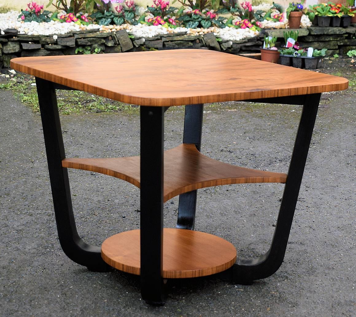 Art Deco Occasional Table in Figured Walnut, English , circa 1930 For Sale 1