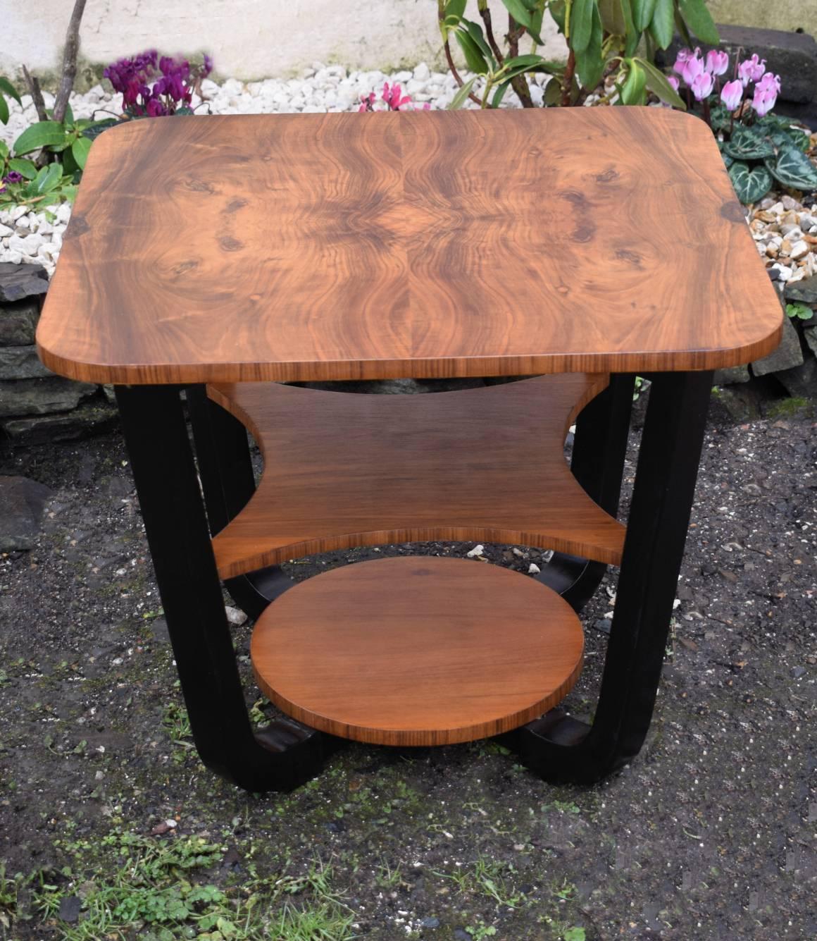 Art Deco Occasional Table in Figured Walnut, English , circa 1930 For Sale 2