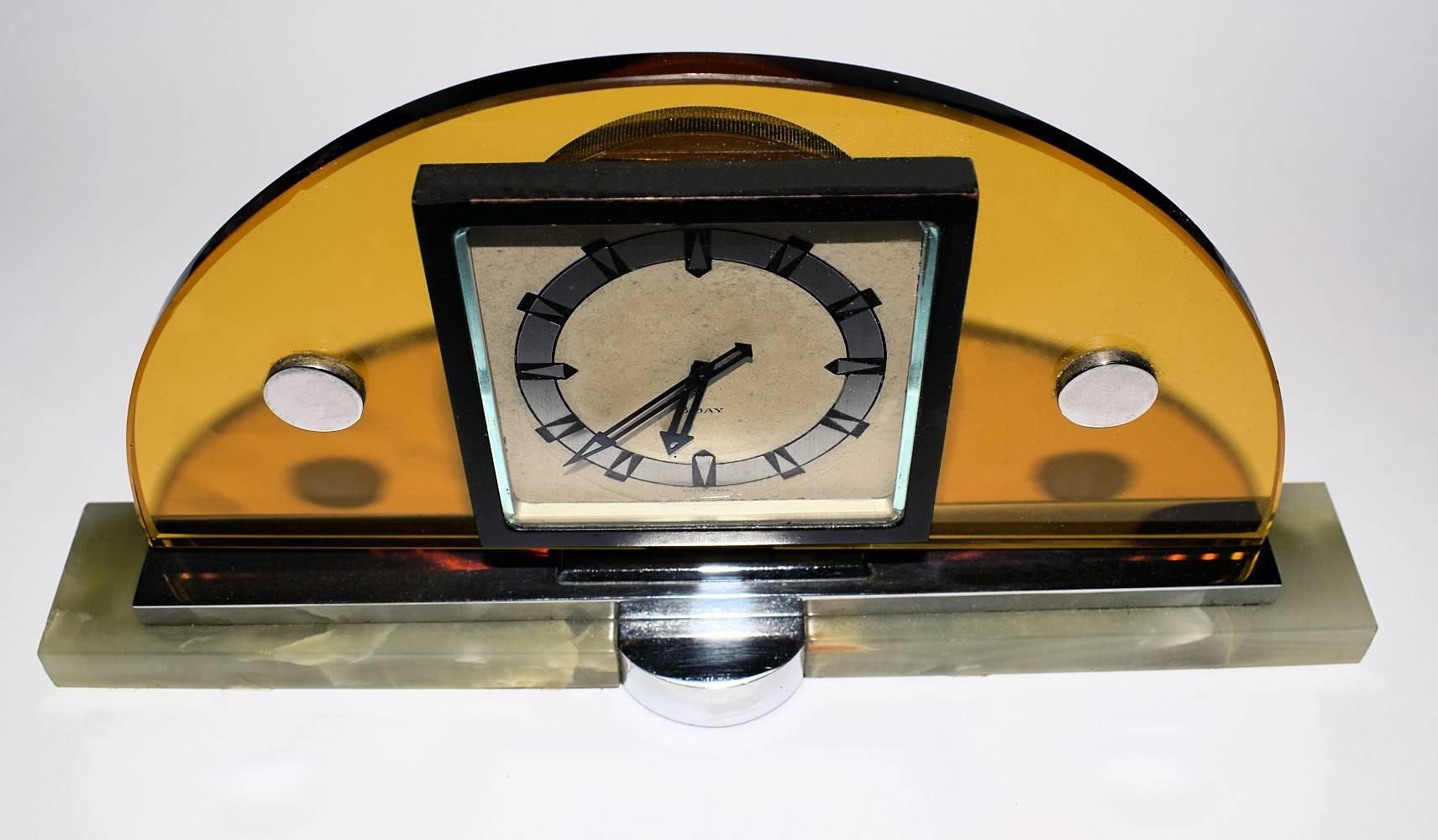 Modernist Art Deco Swiss Eight Day Mantle Clock, Swiss Made In Good Condition For Sale In Devon, England