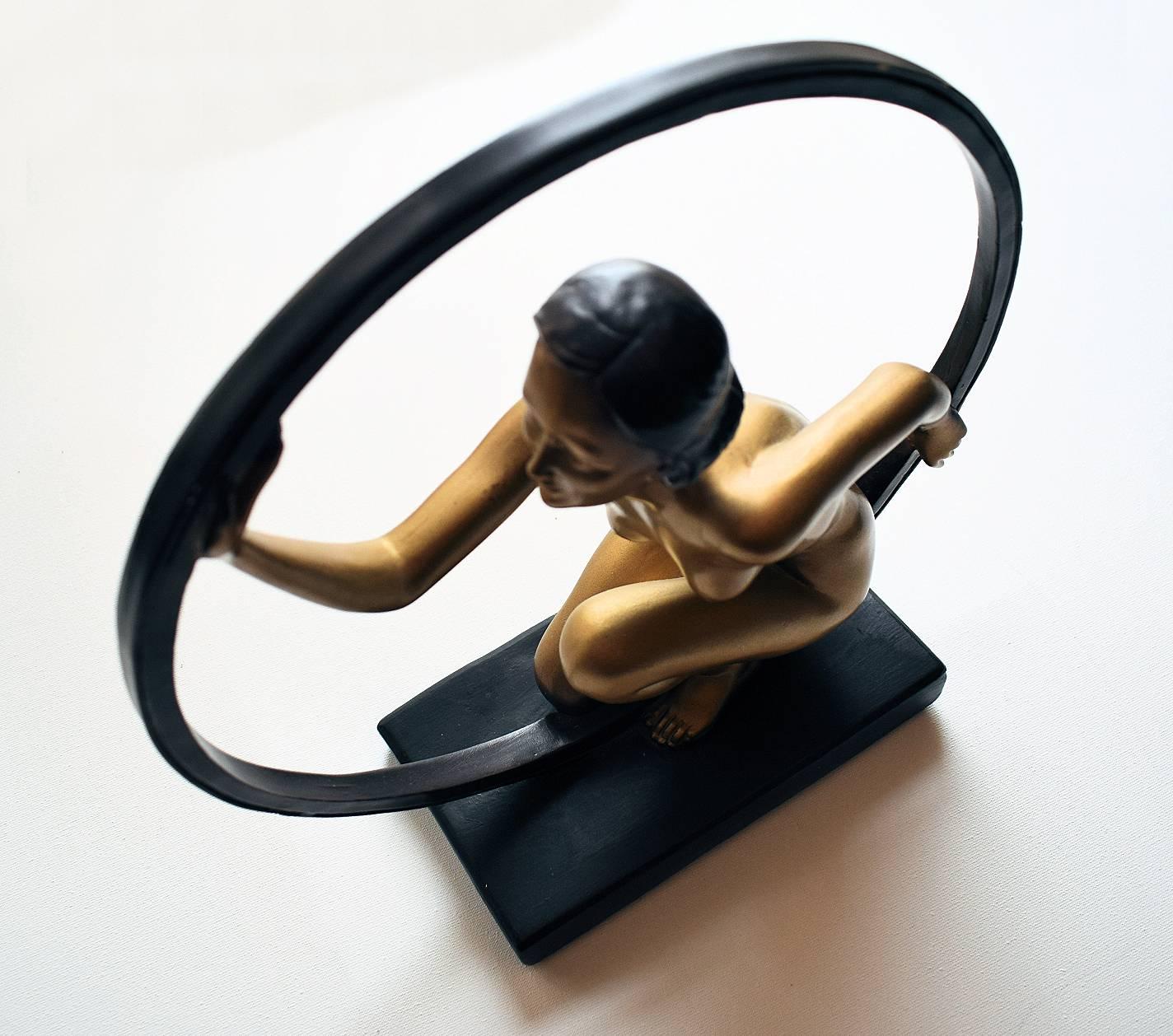 Original Art Deco Leonardi Hoop Lady Plaster Figure In Excellent Condition In Devon, England