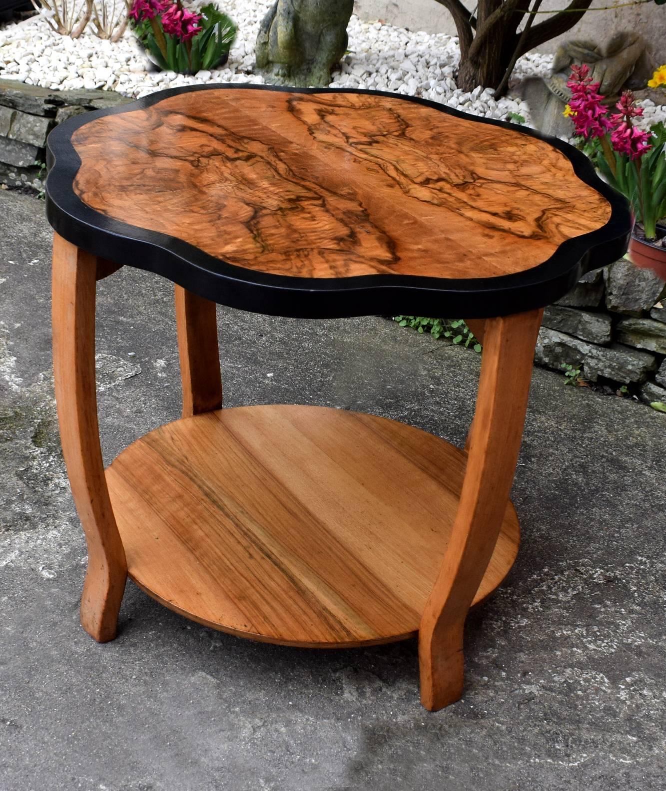 1930s Art Deco English Walnut Coffee Table In Good Condition In Devon, England