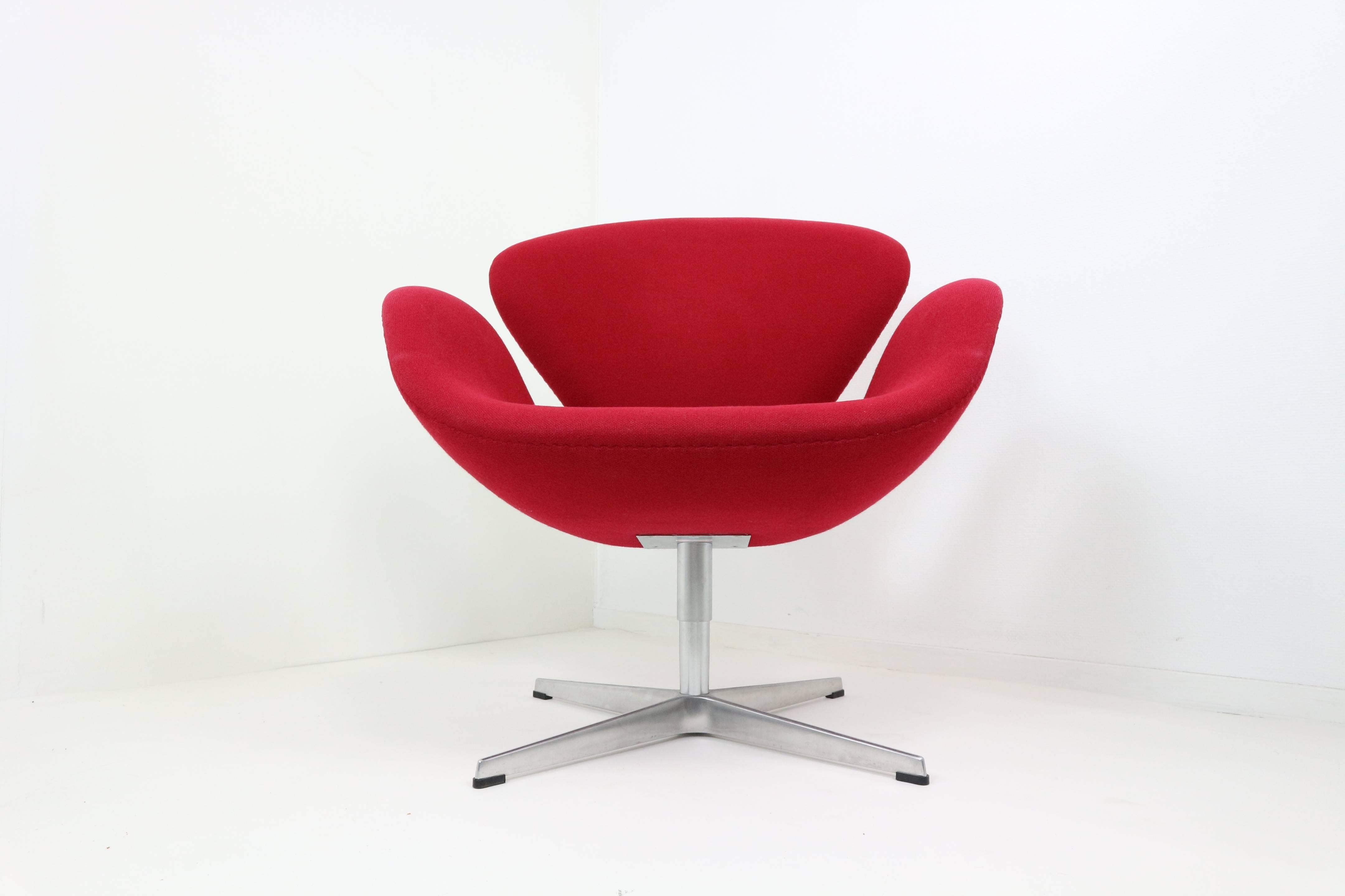 We have multiple Swan chairs in original red wine upholstery, designed by Arne Jacobsen in 1958 and manufactured by Fritz Hansen in 2006. Prices are per piece. Arne Jacobsen designed the Swan chair as well as the Egg chair for the lobby and lounge