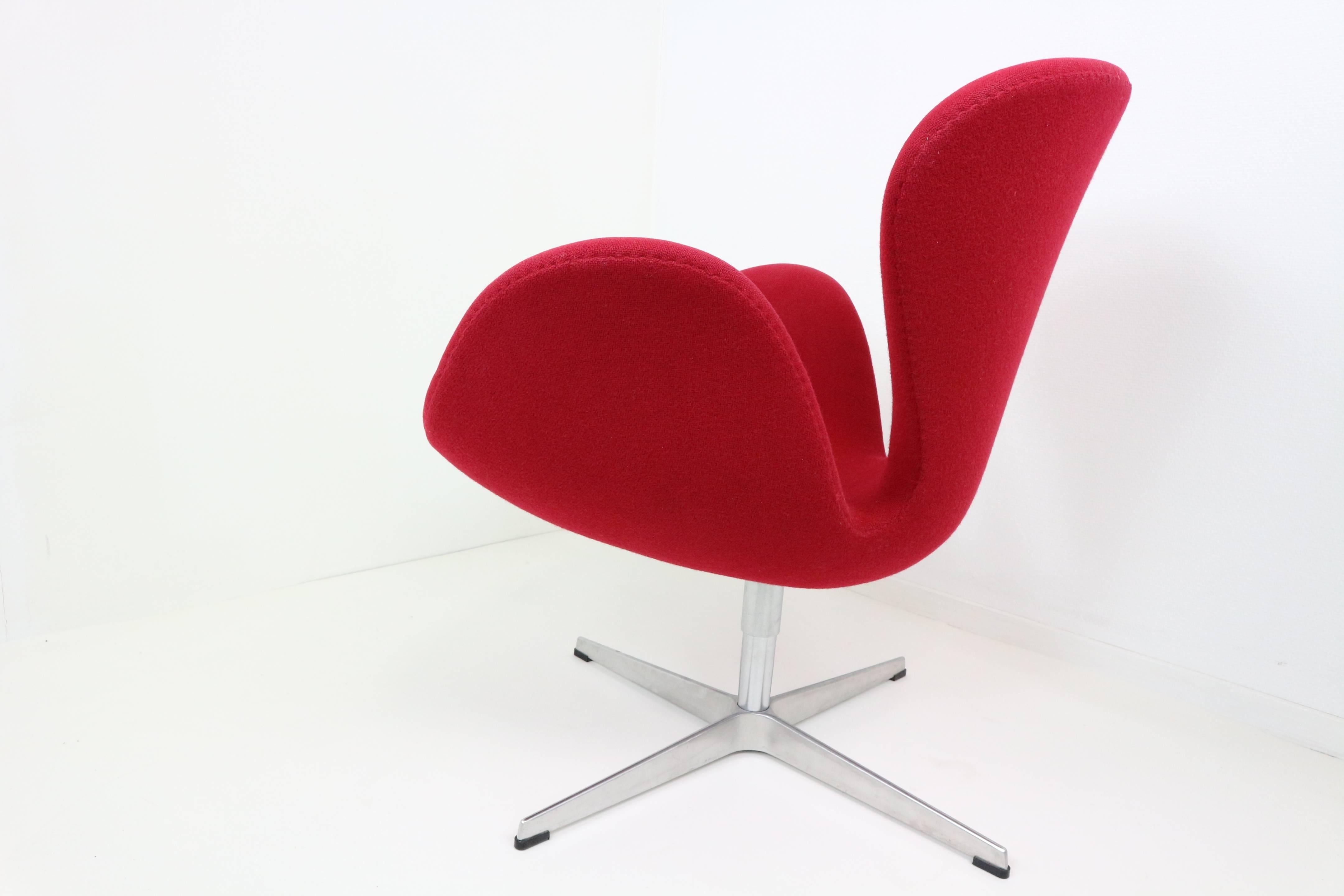 swan chair red
