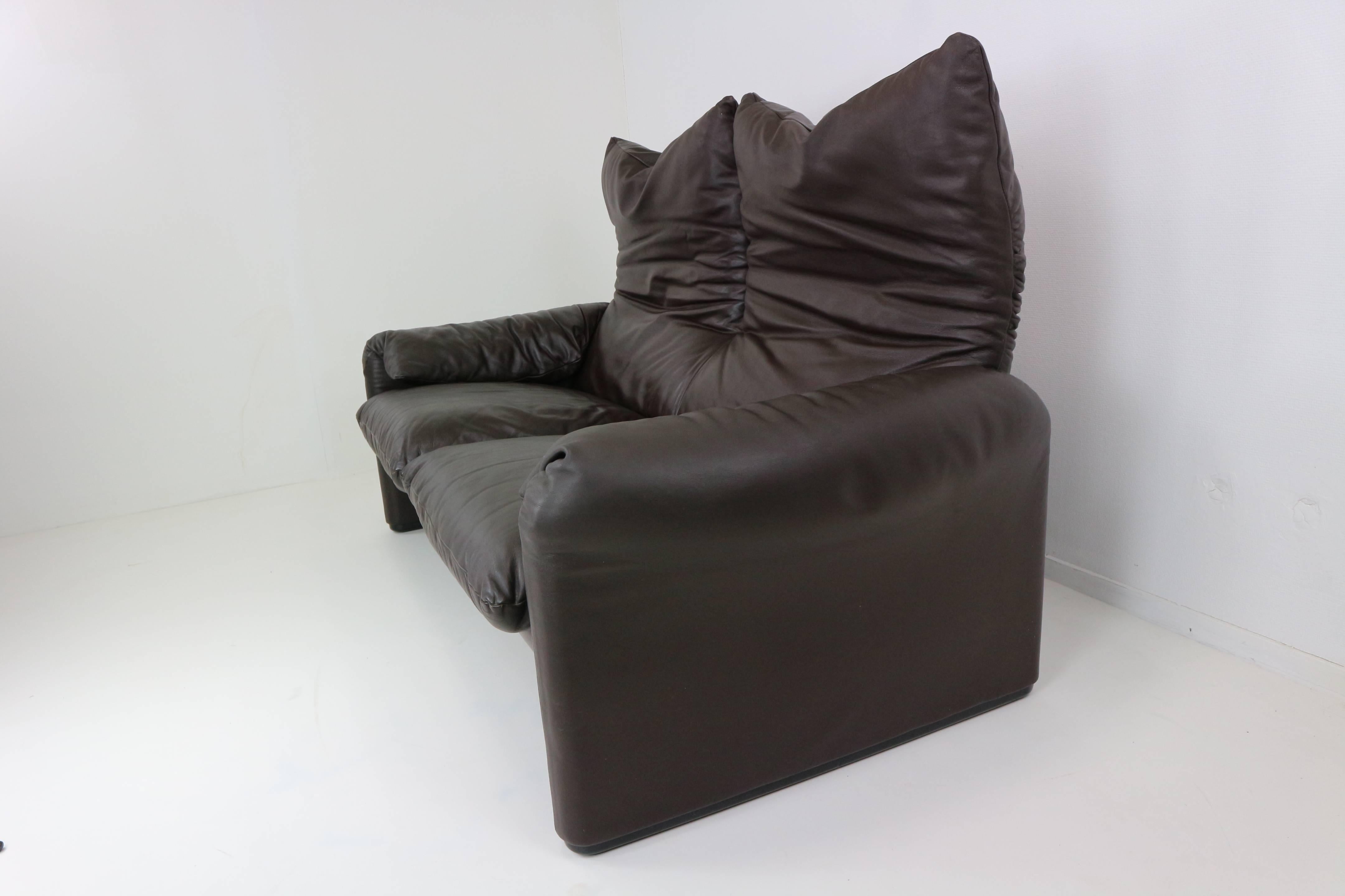 20th Century Leather Two-Seat Maralunga Design by Vico Magistretti for Cassina