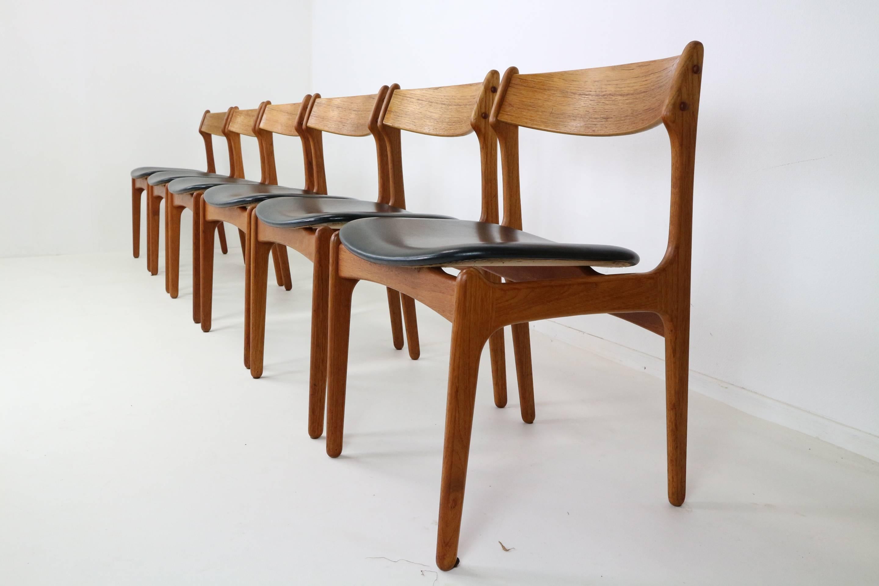 One of the most popular chairs due to its extreme comfort thanks to excellent design. A wonderful set of Erik Buch Danish Modern teak dining chairs. The particular set includes six side chairs. Designed by Erik Buch for O.D. Mobler, Denmark, the