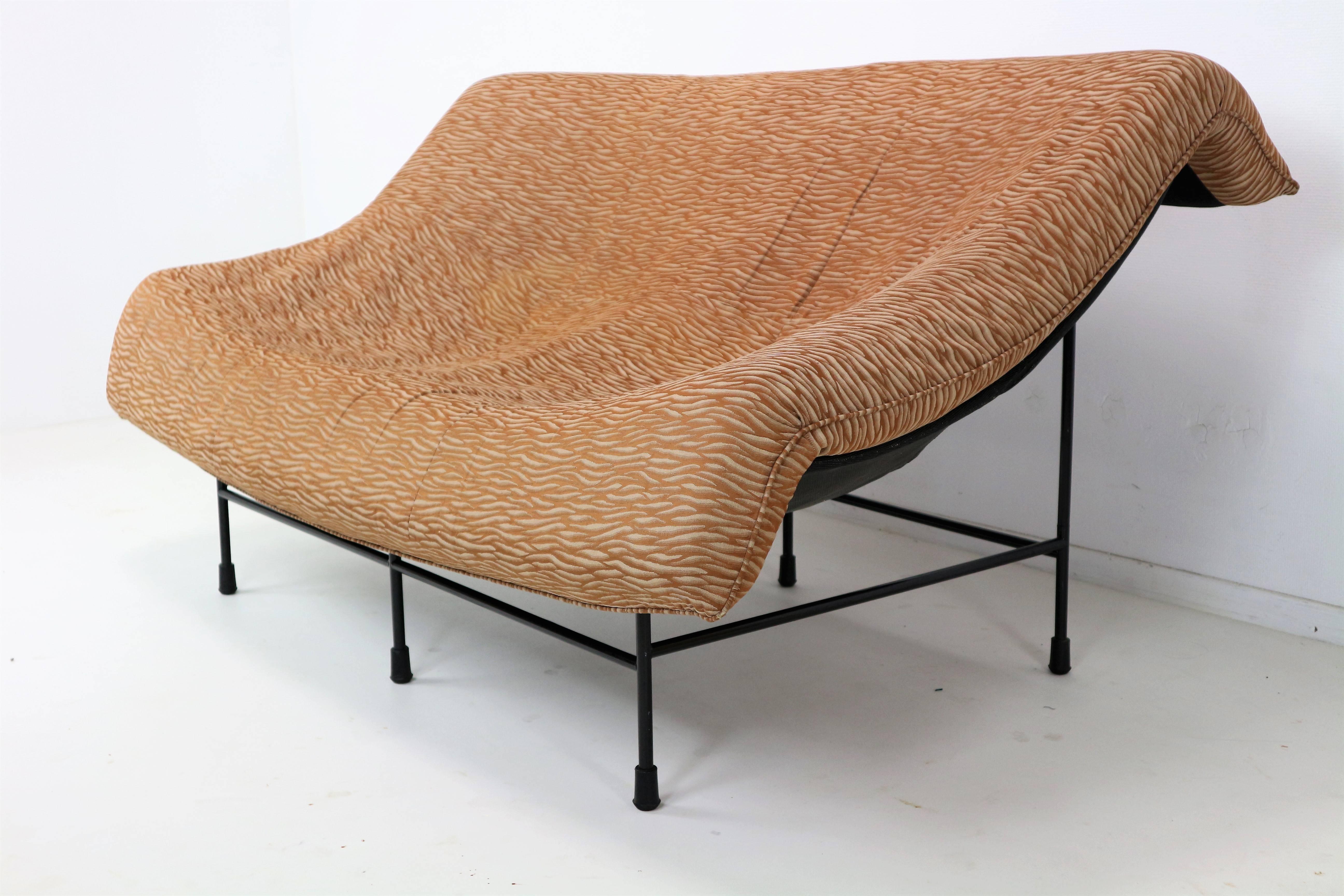 Butterfly sofa designed by Gerard Van Den Berg in the 1970s. Produced by Montis 1979. Golden leave-pattern upholstery with black lacquered feet two-seat sofa.

We ship worldwide, do not hesitate to contact us. We inform you about the best price