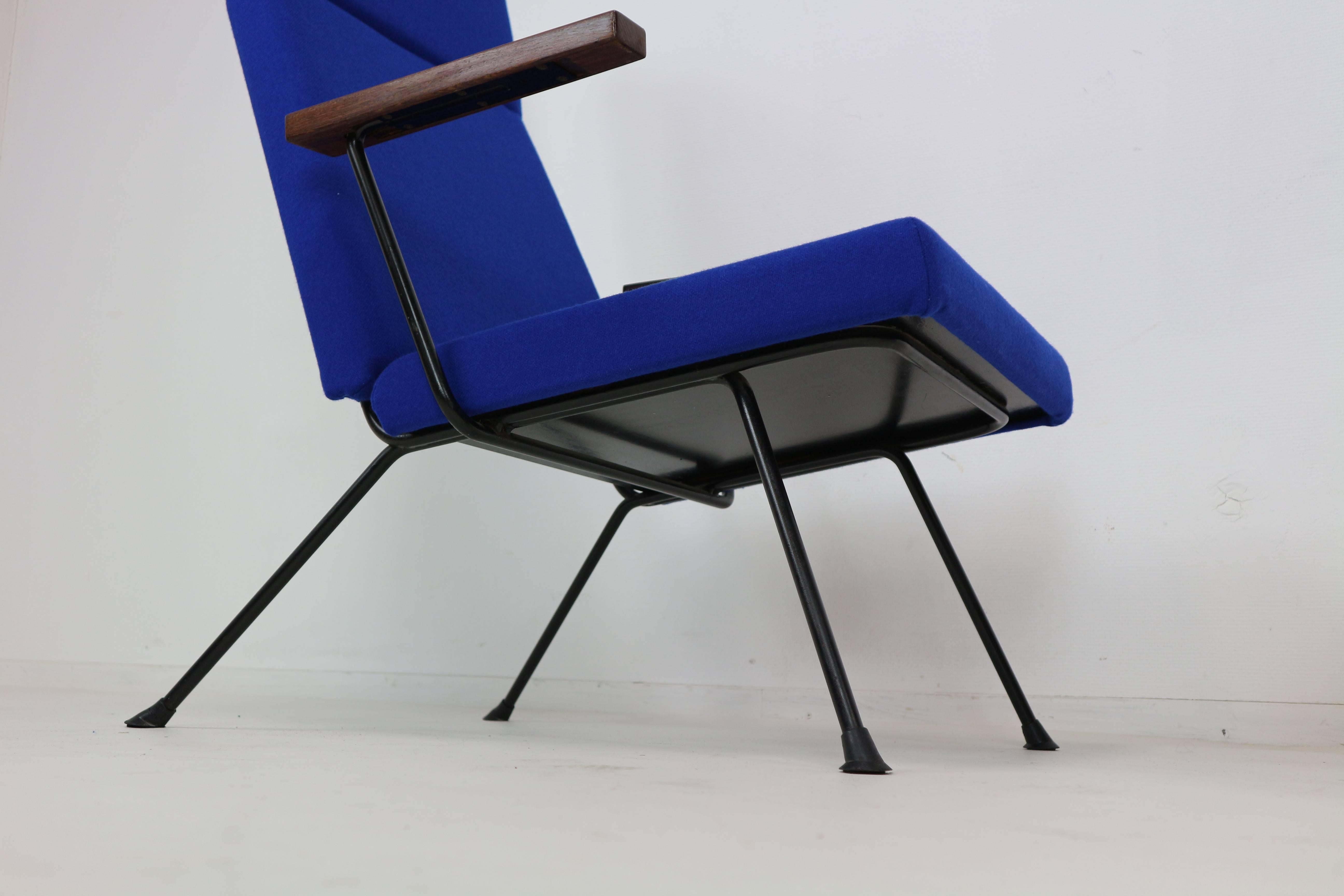Mid-20th Century A.R. Cordemeyer Lounge Chair Model 1410 with footstool by Gispen, 1959