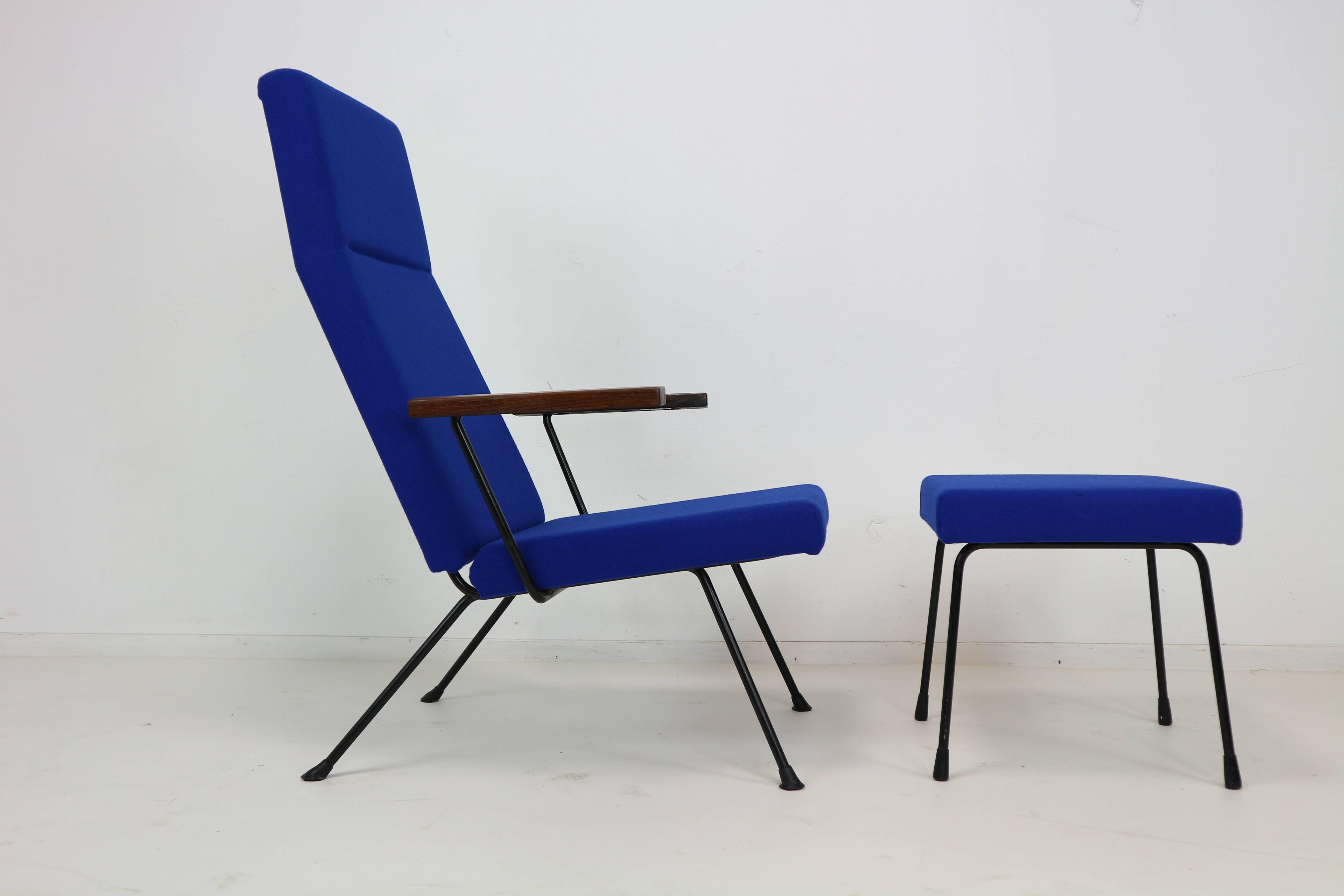 A.R. Cordemeyer 1410 easy chair designed for Gispen in 1959. This chair has been re-upholstered in a cobalt blue high quality, wool fabric. The black metal frame and solid wenge armrests are all in very good condition. This chair comes with the