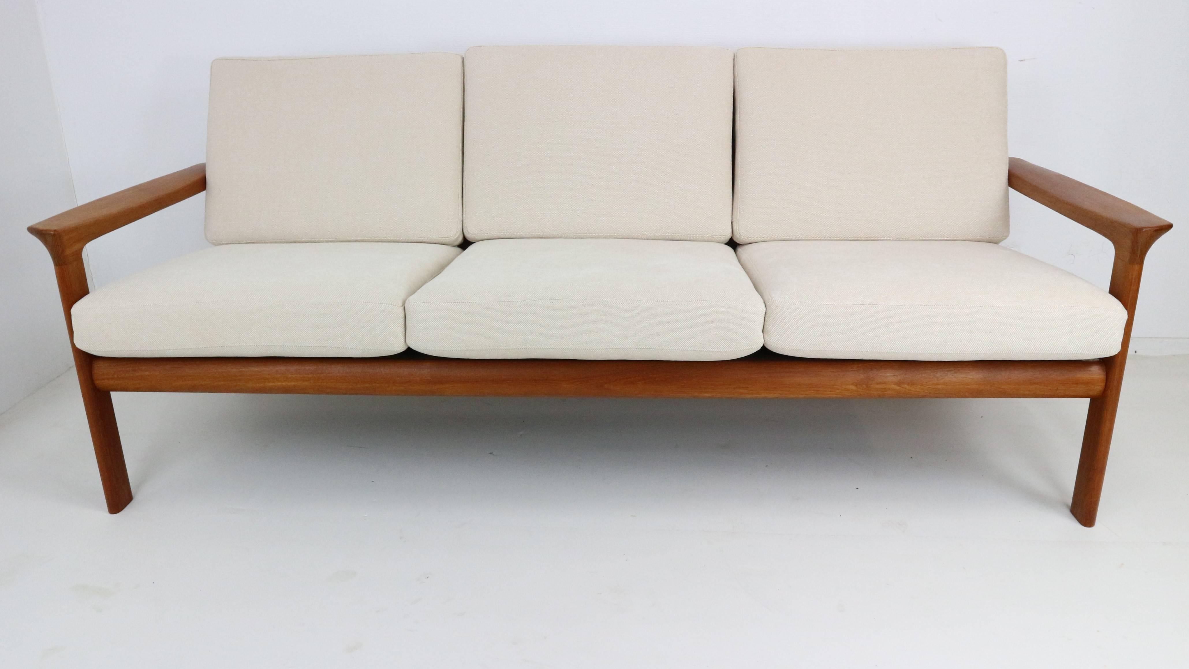 This 'Borneo' three-seat sofa was designed by Sven Ellekaer for Komfort, Denmark in the 1960s. It features a beautiful shaped solid teak frame with new of-white/light-beige upholstery and new webbing.
Marked by the maker.
Also matching 2-seater and