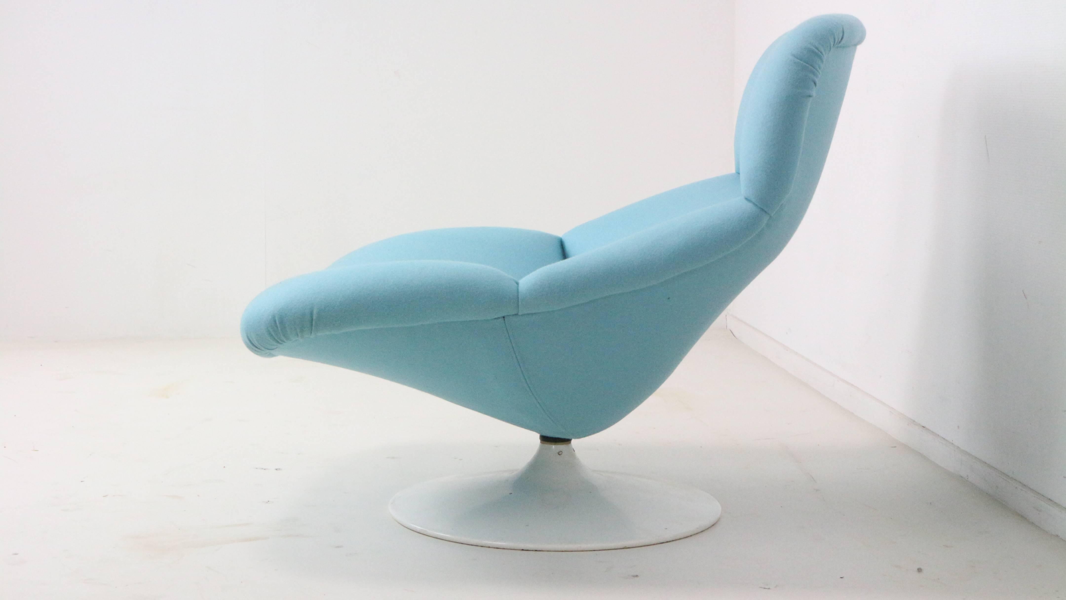 Modern Artifort swivel lounge chair by G. Harcourt 1974. Newly upholstered in baby blue Kvadrat fabric, enameled metal. Very stylish, comfortable, and solidly built.