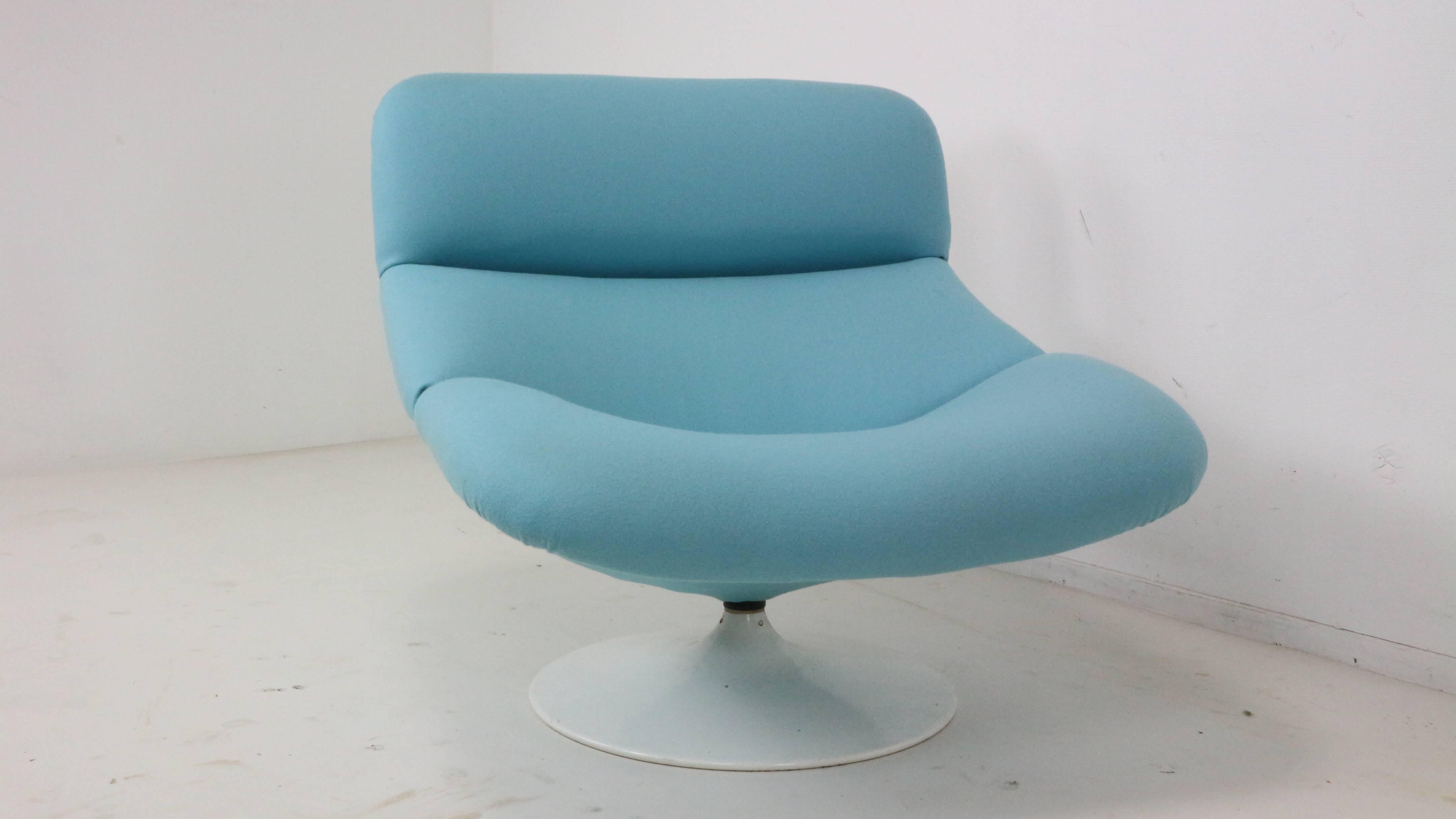 Dutch Artifort F518 Lounge Swivel Chair by Geoffrey Harcourt