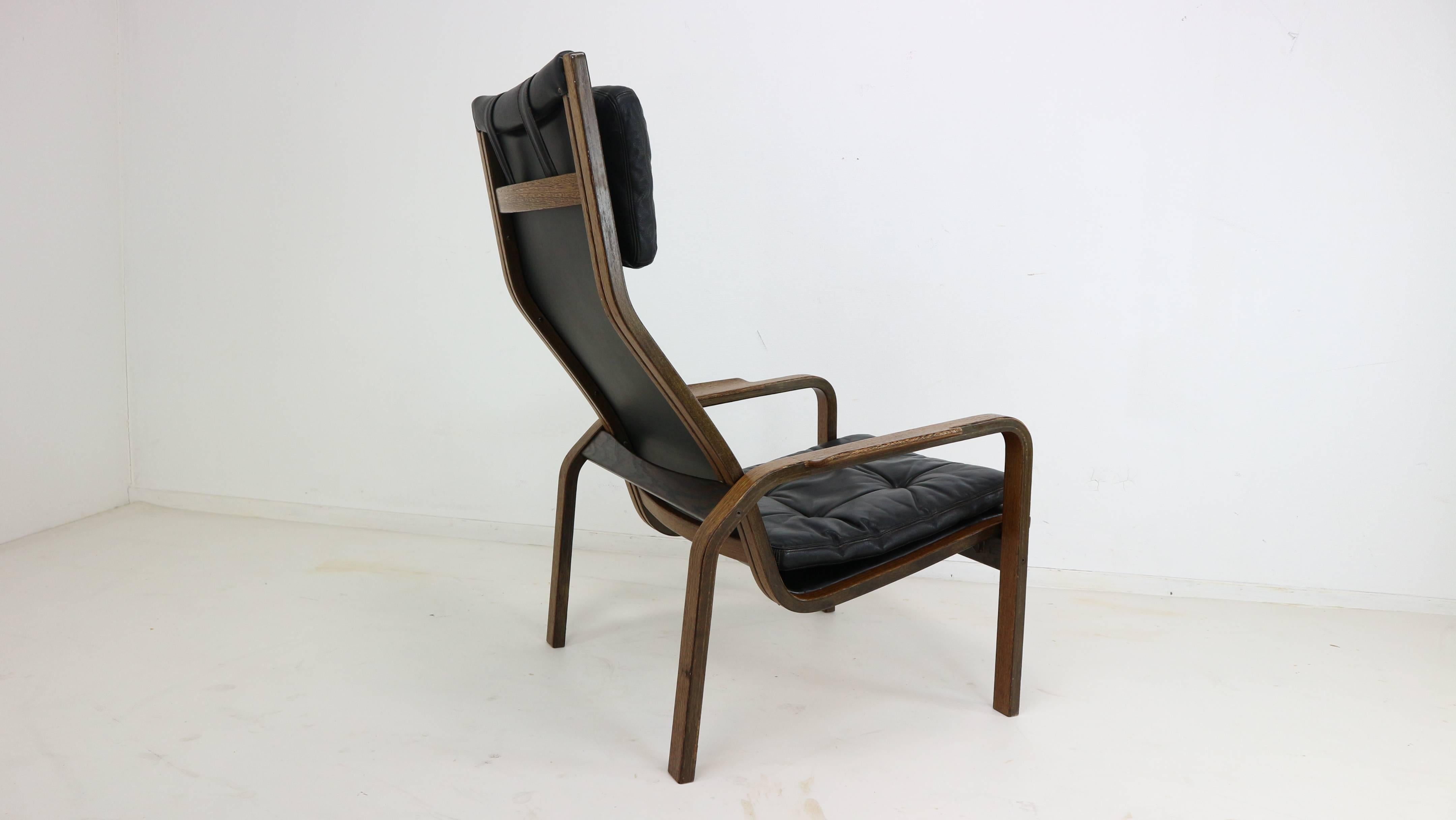 Scandinavian Modern Pair of Yngve Ekstrom Armchairs in Black Leather and Wengé, 1960s